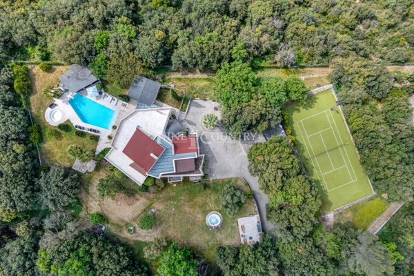 Luxury 9-Bedroom Family Estate with Tennis & Helipad in Valbonne — photo 4