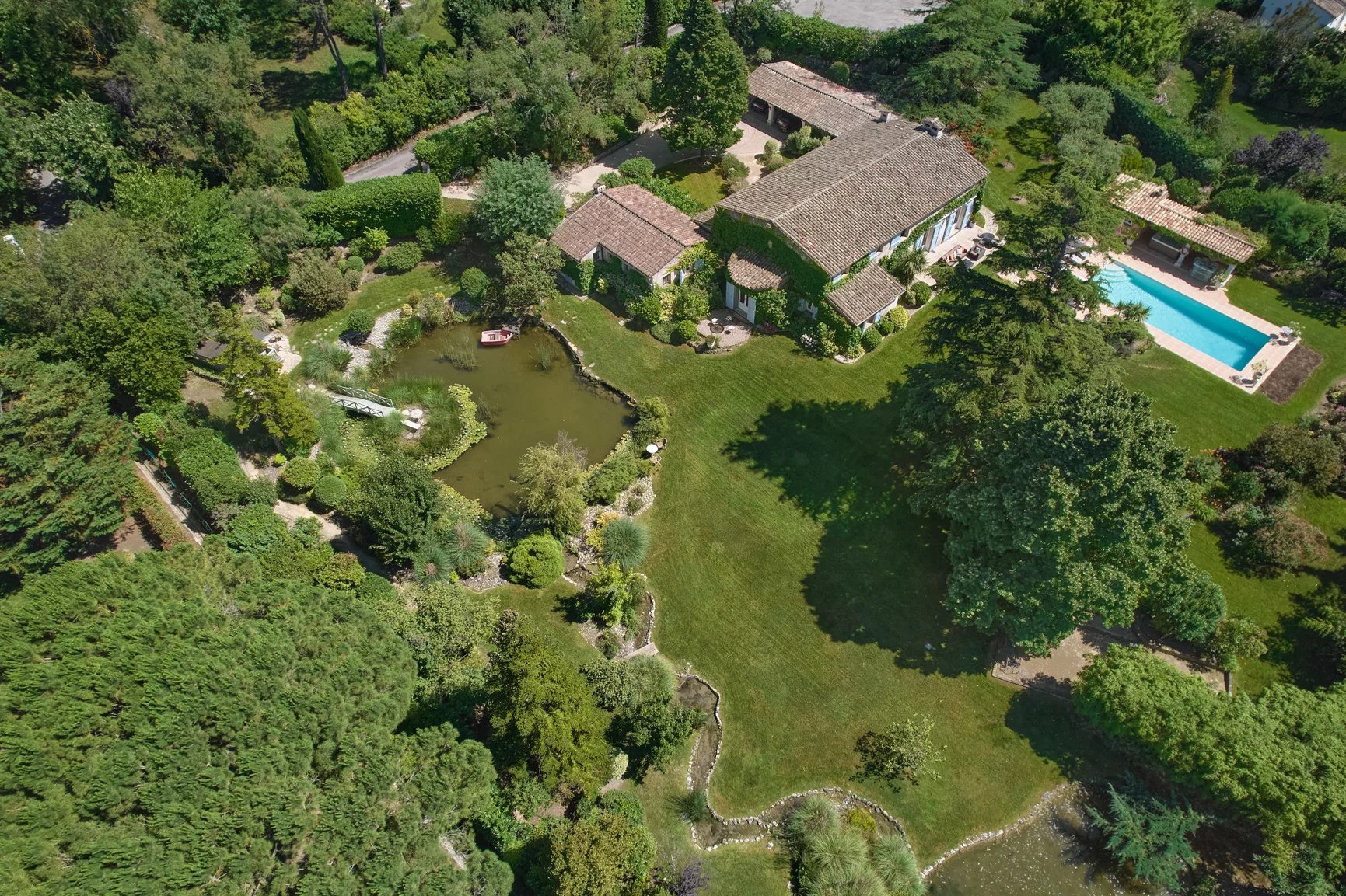 06740 CHÂTEAUNEUF-GRASSE VILLA