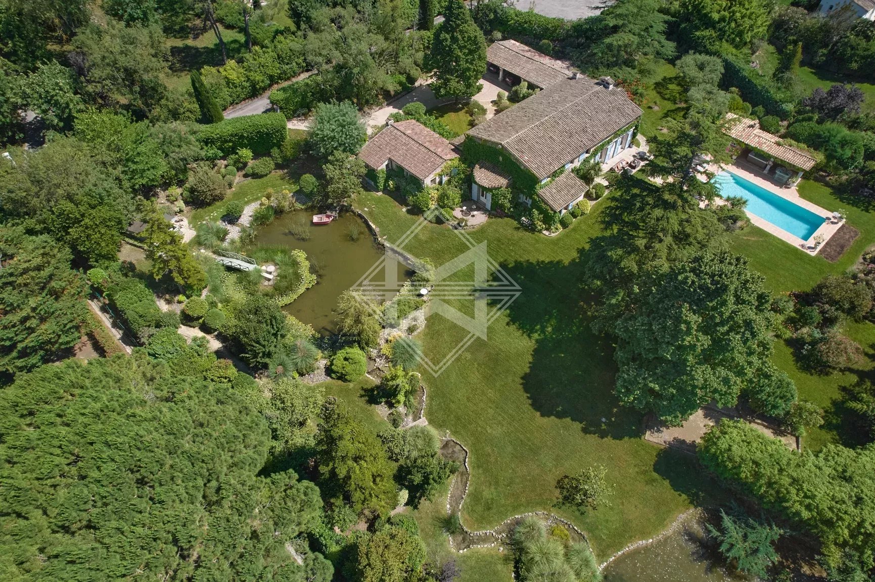 06740 CHÂTEAUNEUF-GRASSE VILLA