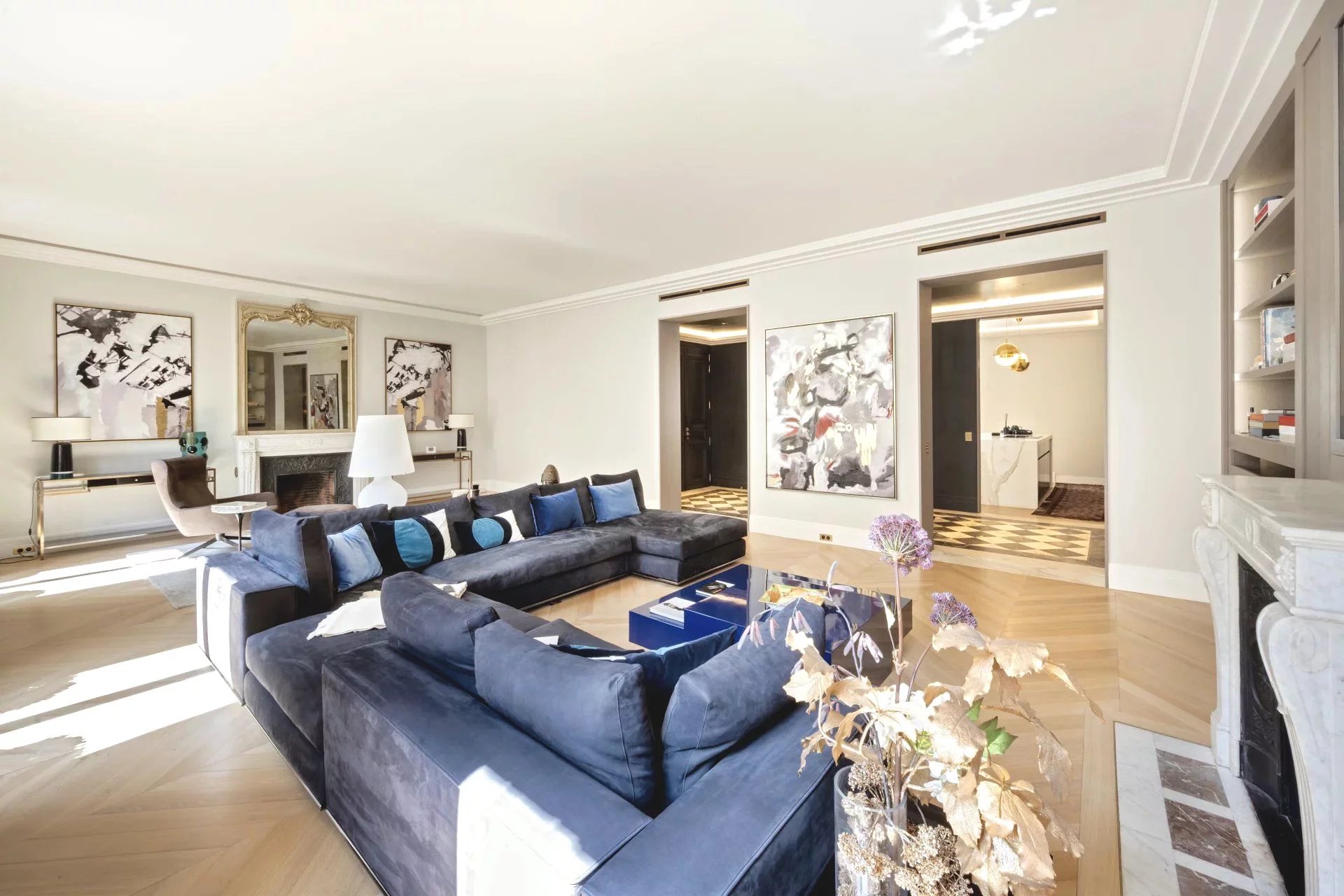 Sale Apartment Paris 8th