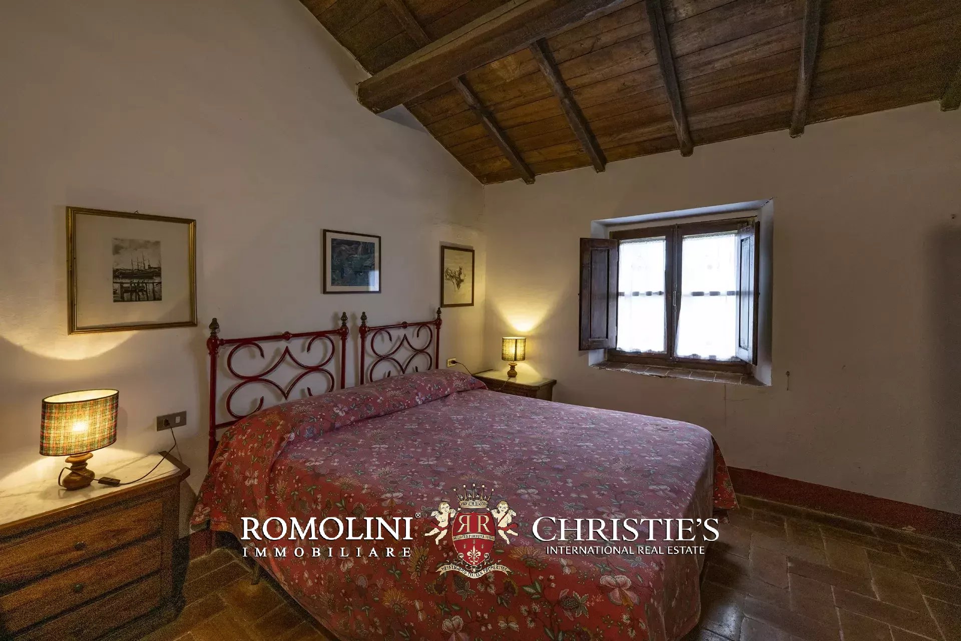 101-HA ESTATE WITH NATURAL SPRINGS FOR SALE BETWEEN AREZZO AND FLORENCE