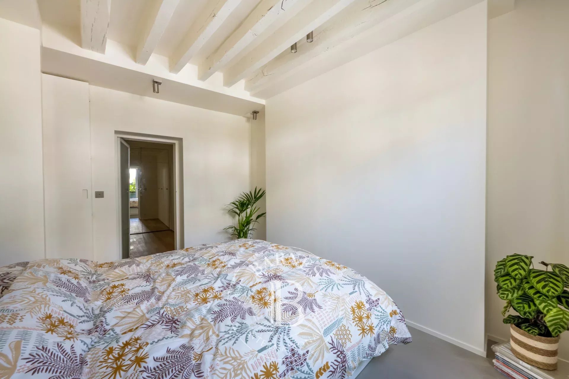 Daire Paris 4ème - picture 15