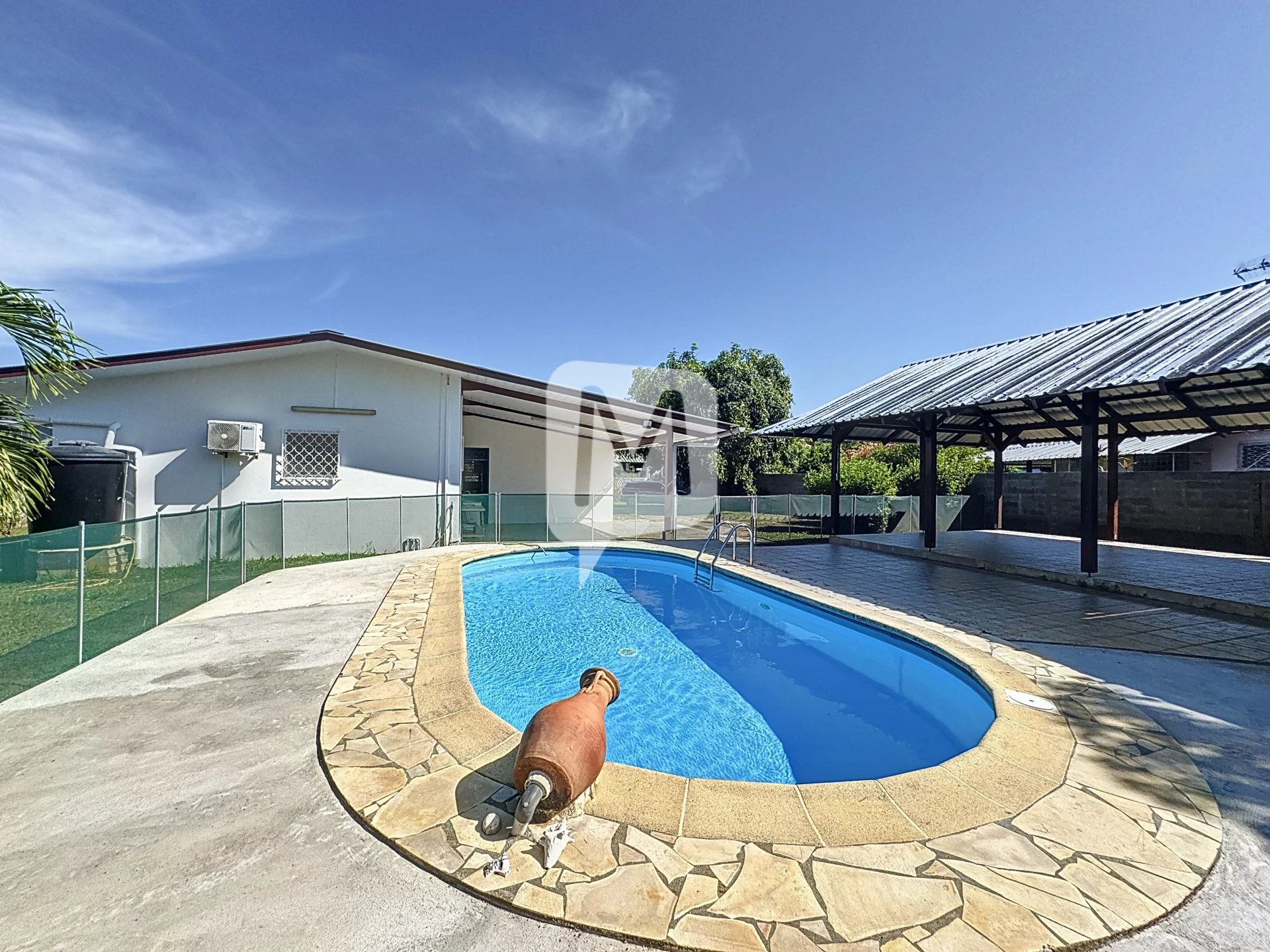 DPT GUYANE, à vendre REMIRE-MONTJOLY maison T4 + Apt T2 de 137 m² avec piscine sur une parcelle de 1230 m2