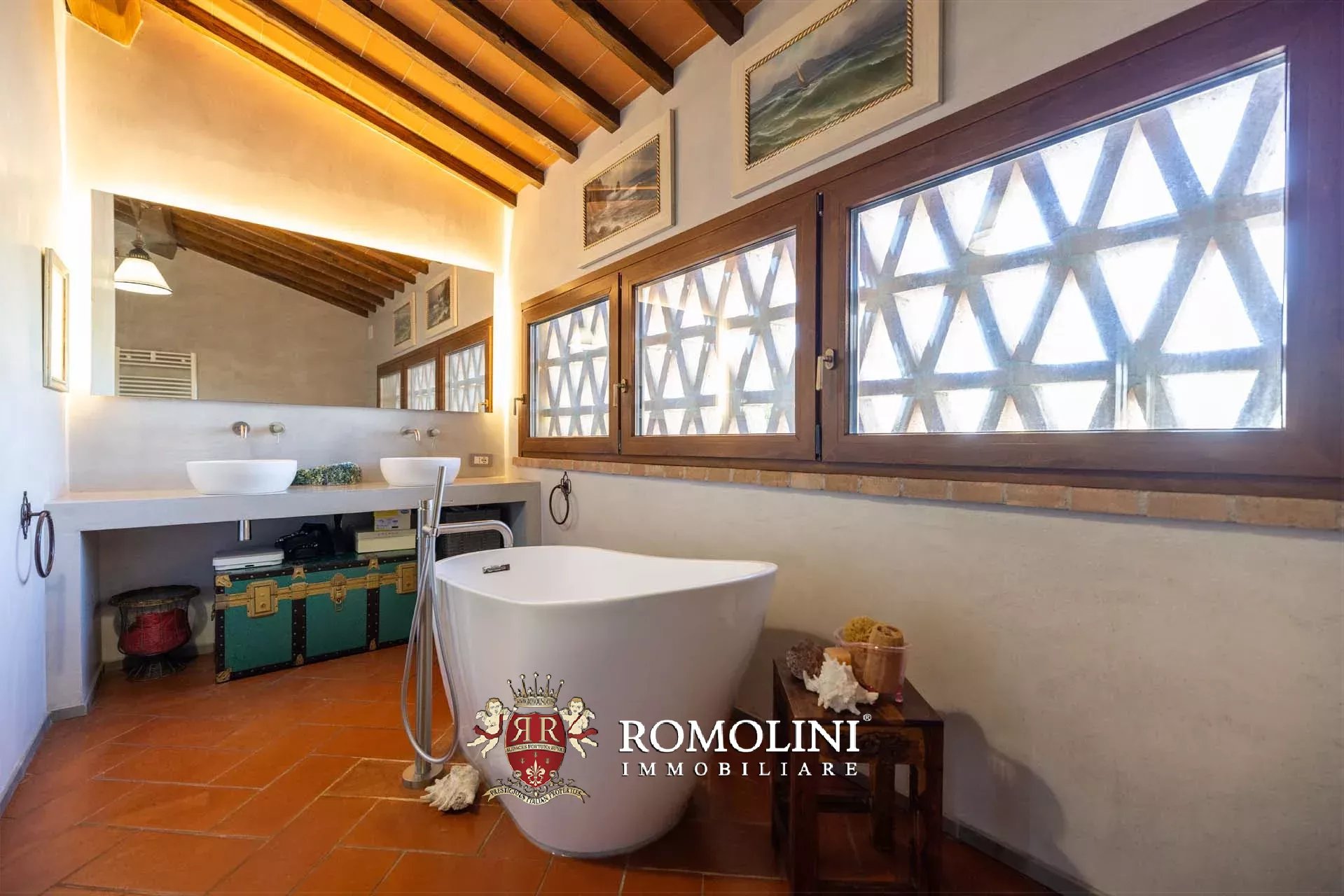 8 Bedroom Villa/Townhouse's Image 19