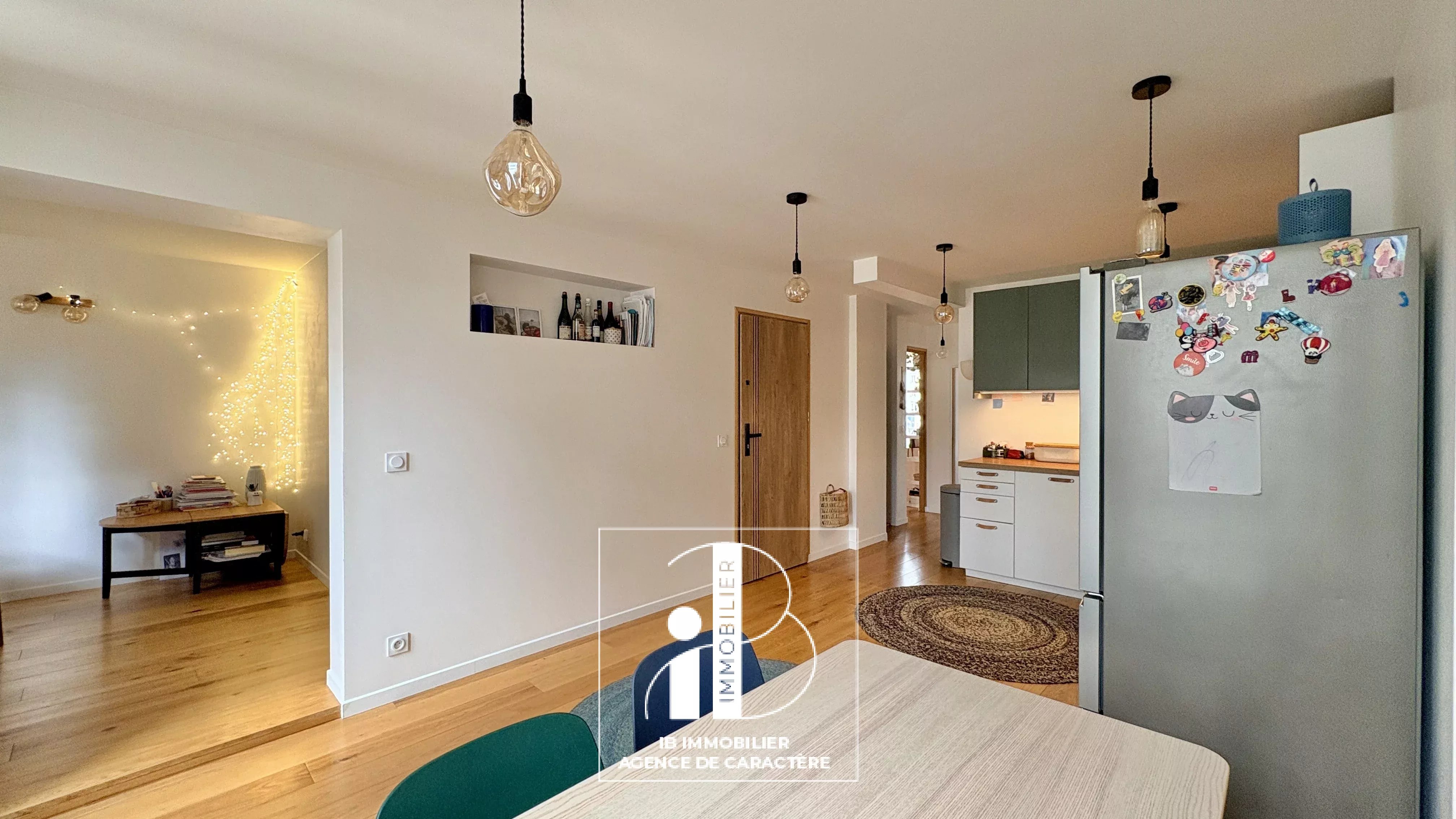 FONTAINEBLEAU COEUR DE VILLE - BEL APPARTEMENT rénové de 88 M²