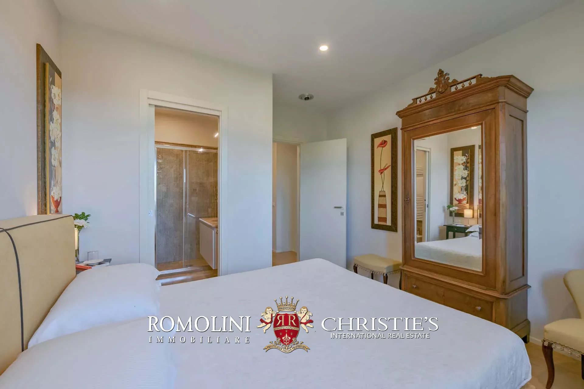 7 Bedroom Villa/Townhouse's Image 98