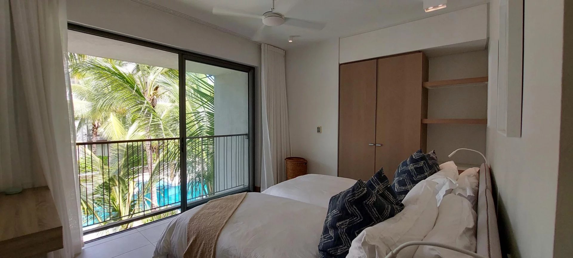 MONT CHOISY GOLF ESTATE- Beautiful upmarket apartment - 3 bedrooms - picture 19 title=