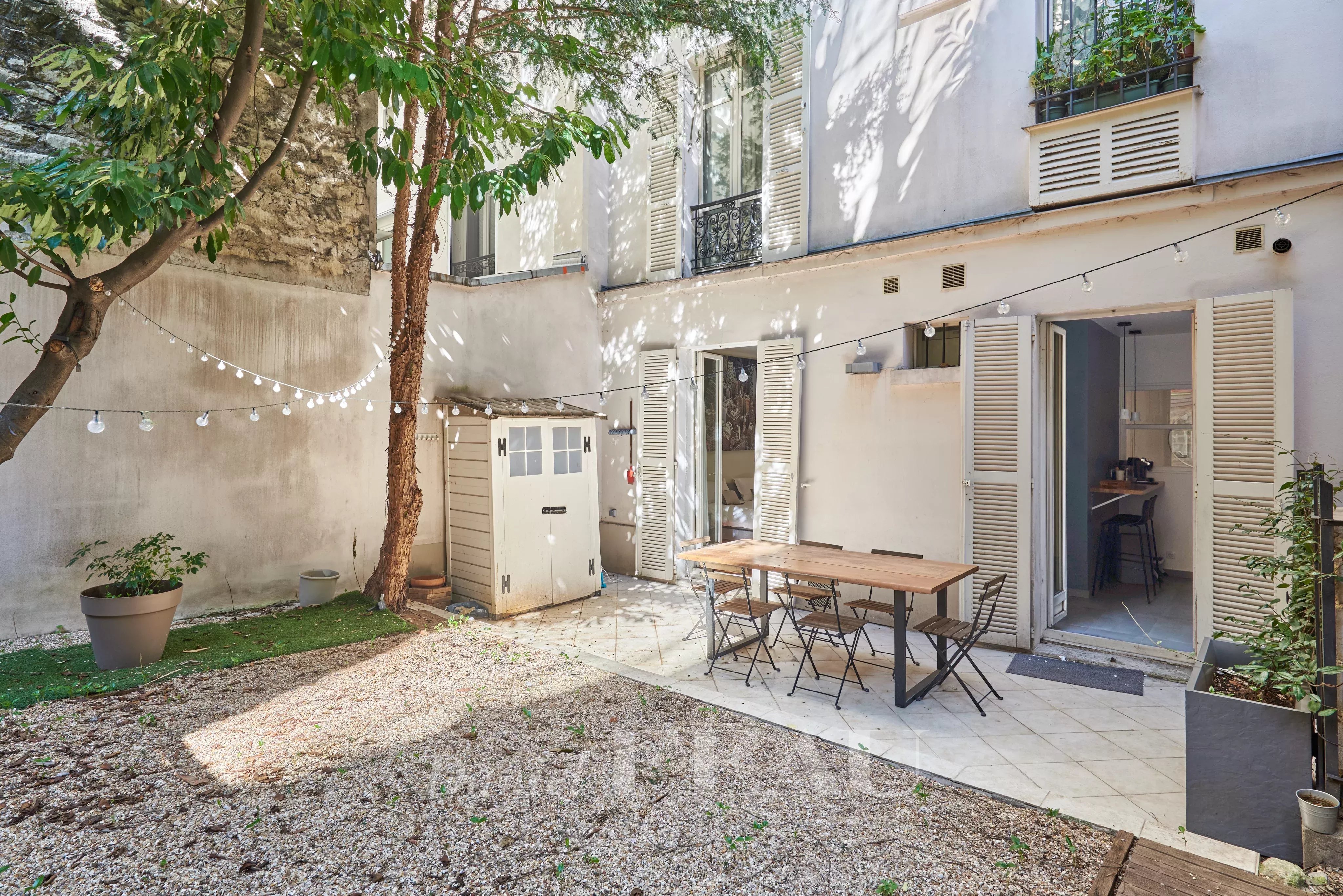 Paris 17th District – An ideal pied a terre with a garden