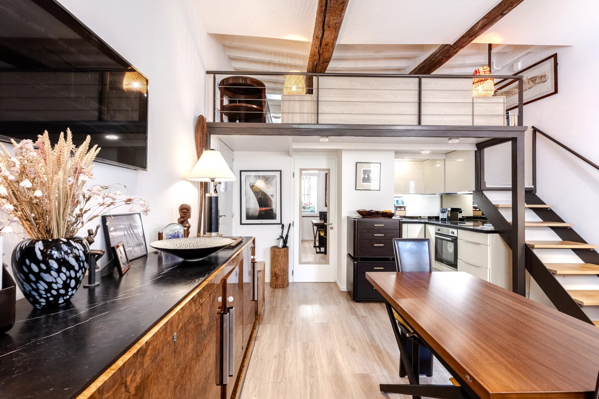 Studio mezzanine de caractère — Au coeur du vieil Antibes