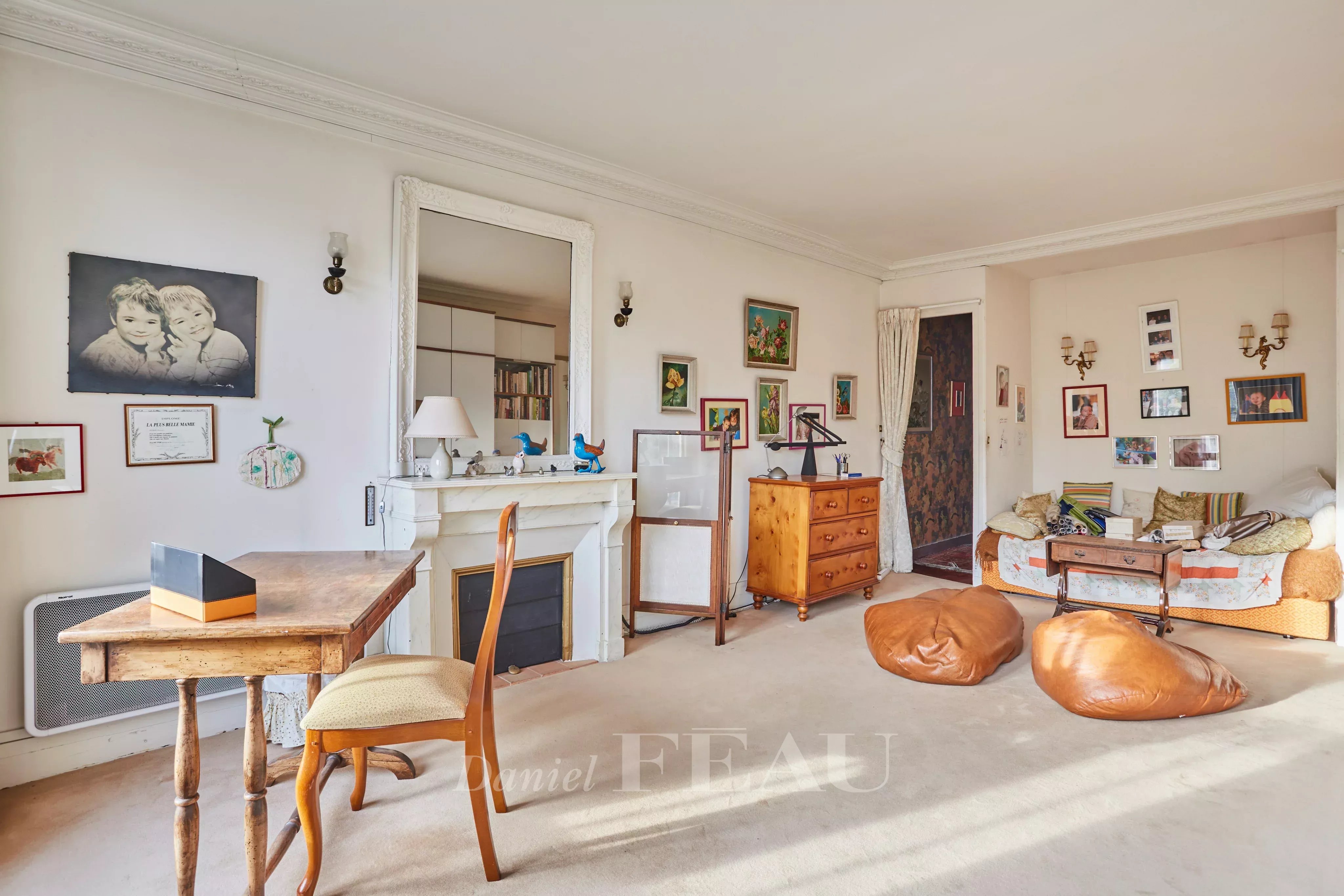 Sale Apartment Paris 8th