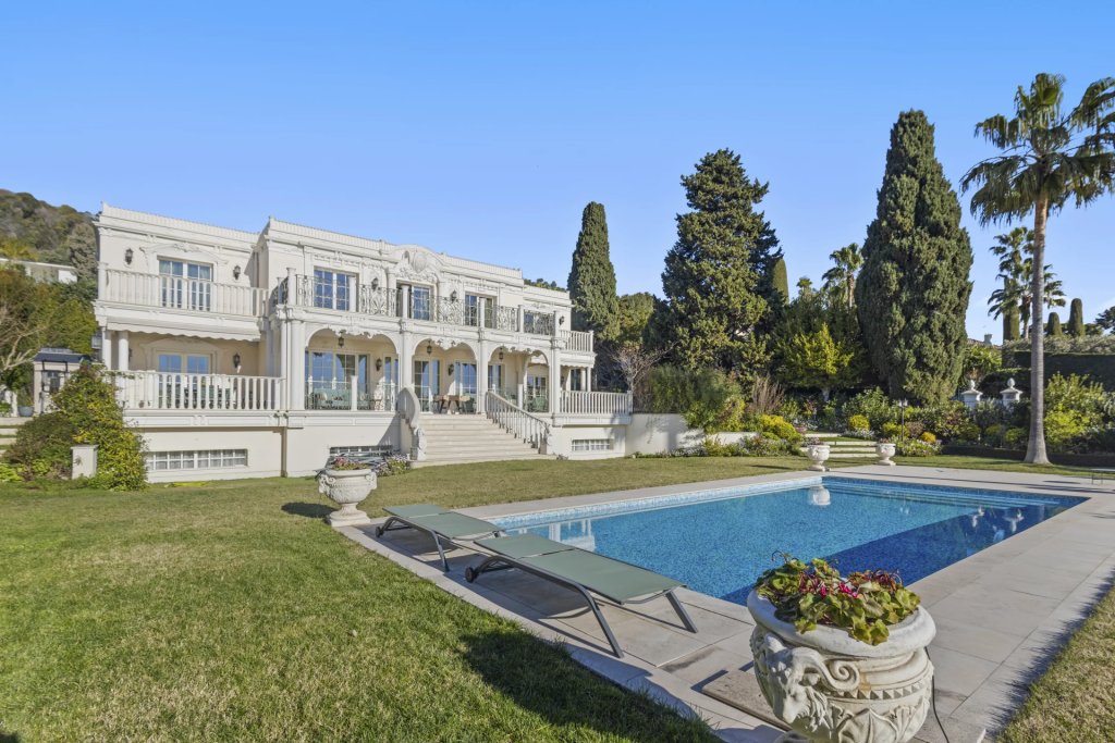 Villa for sale in Vallauris — Neoclassical Family Villa Super Cannes | Luxury Estate Vallauris