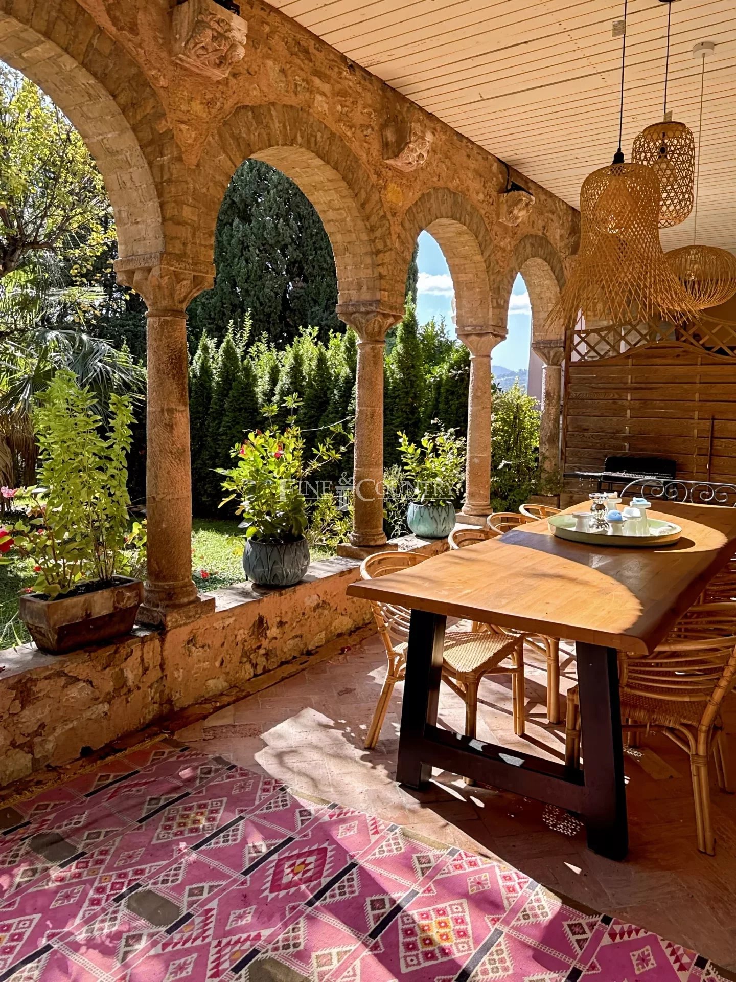 Charming apartment for sale near Cannes and Mougins