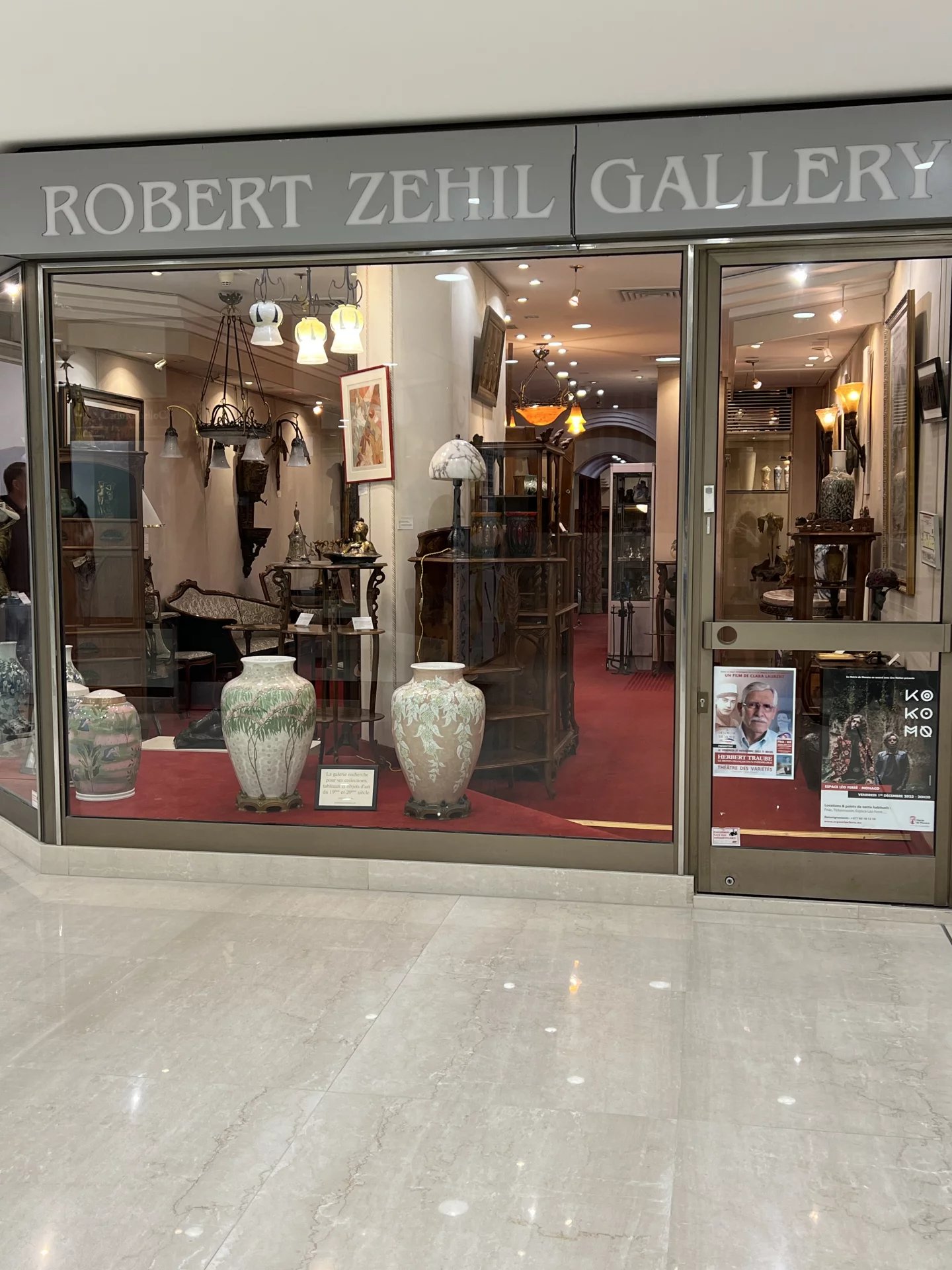 Exclusivité Carré d’Or - Galerie d'Art et Boutique dans « Les Allées Lumières »