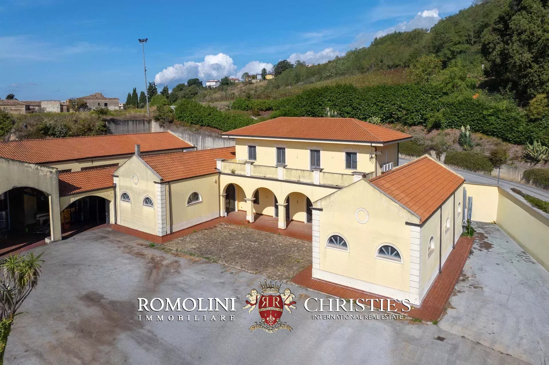 7 Bedroom Villa/Townhouse's Image 29