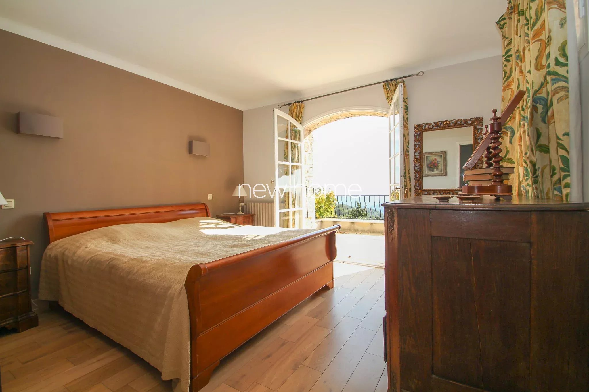 Propriété de charme en pierre  Vue mer et village  CABRIS