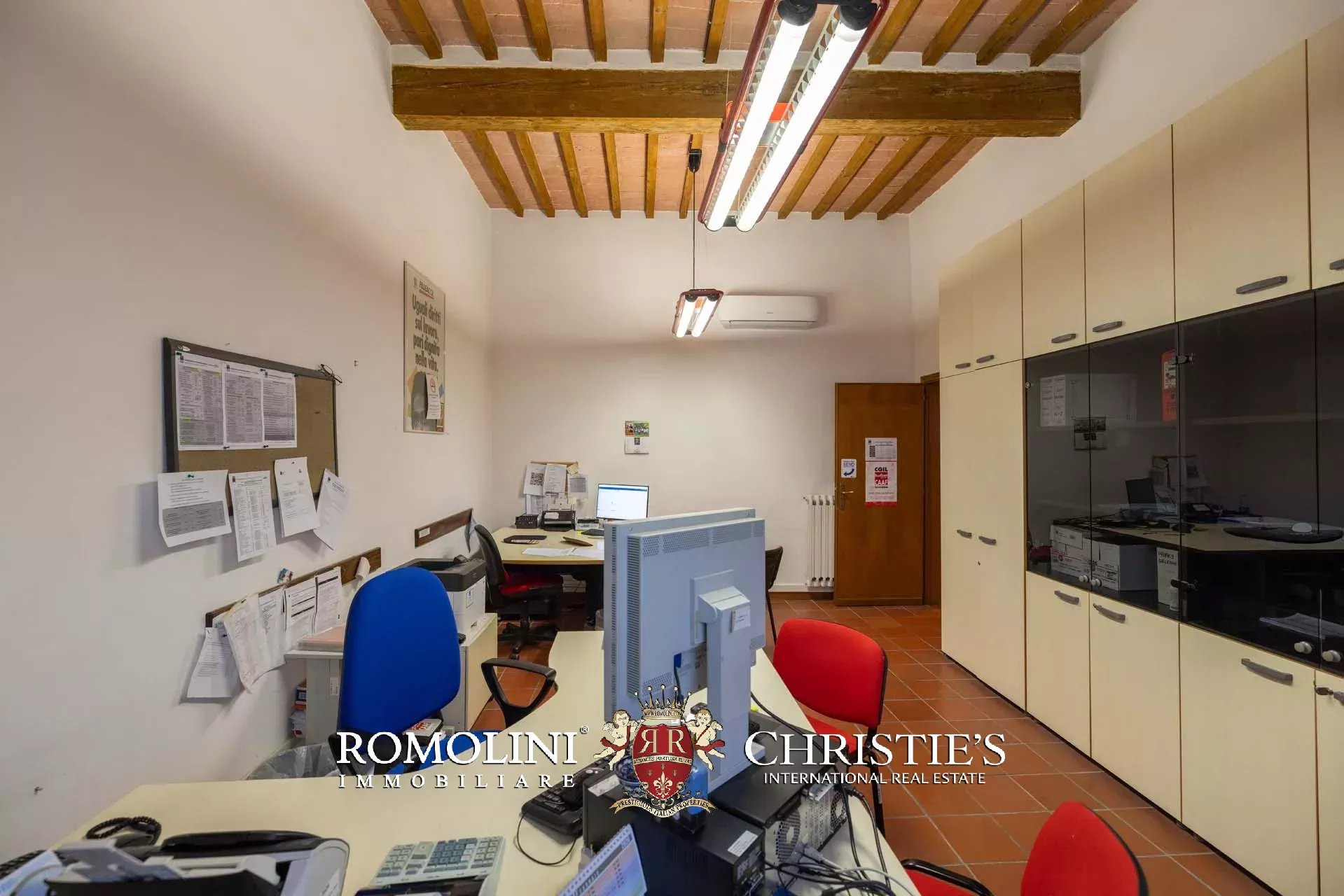 8 Bedroom Villa/Townhouse's Image 39