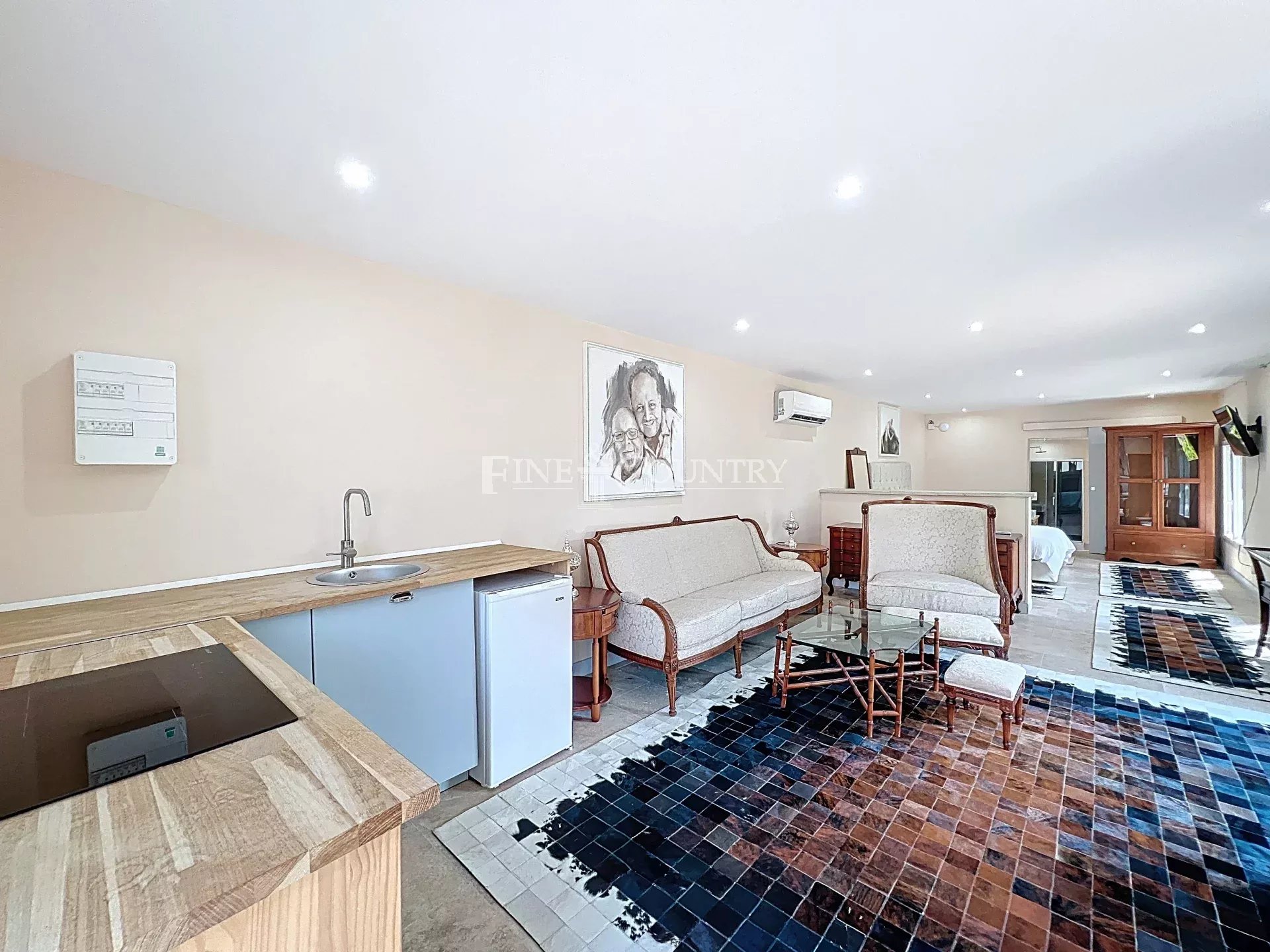 Photo of For sale Villa in Grasse with 3 apartments