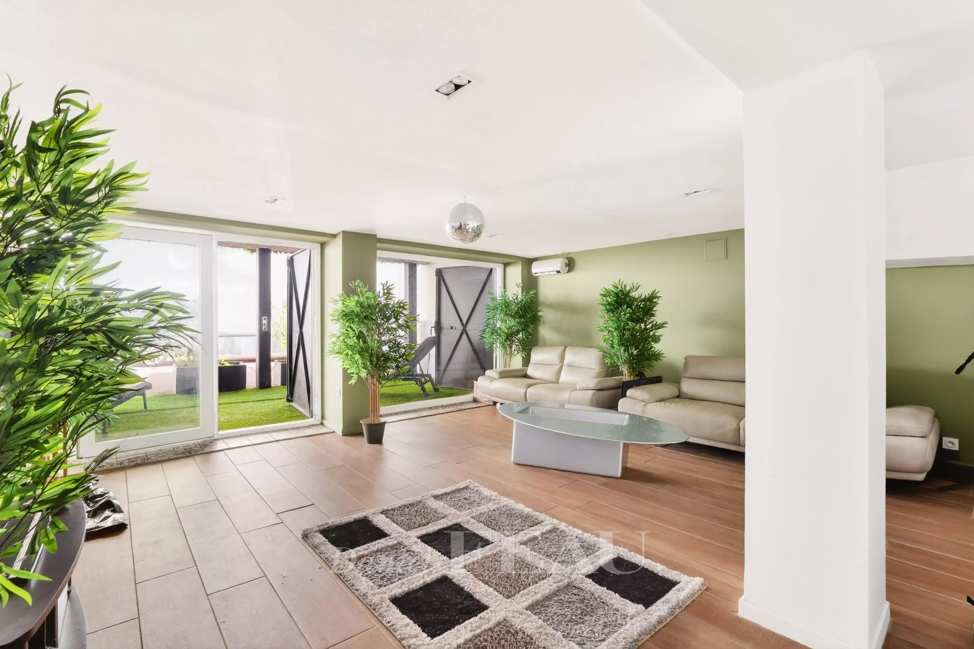 7 Bedroom Villa/Townhouse's Image 29