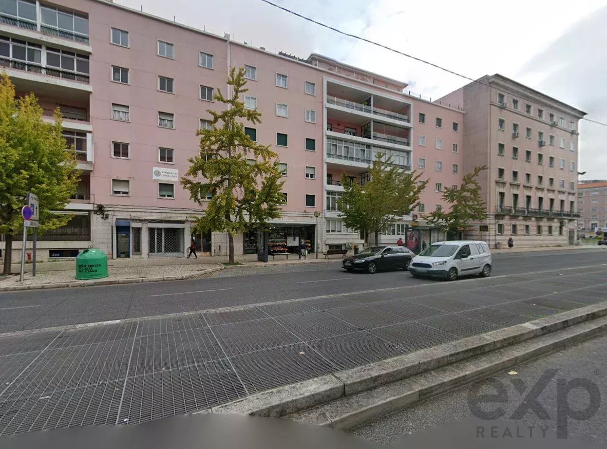 Shop for Rent in Areeiro – Avenida João XXI