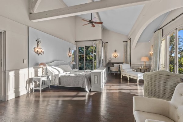 Historic Cap d'Antibes Family Estate | Luxury Villa with Tennis Court — photo 7