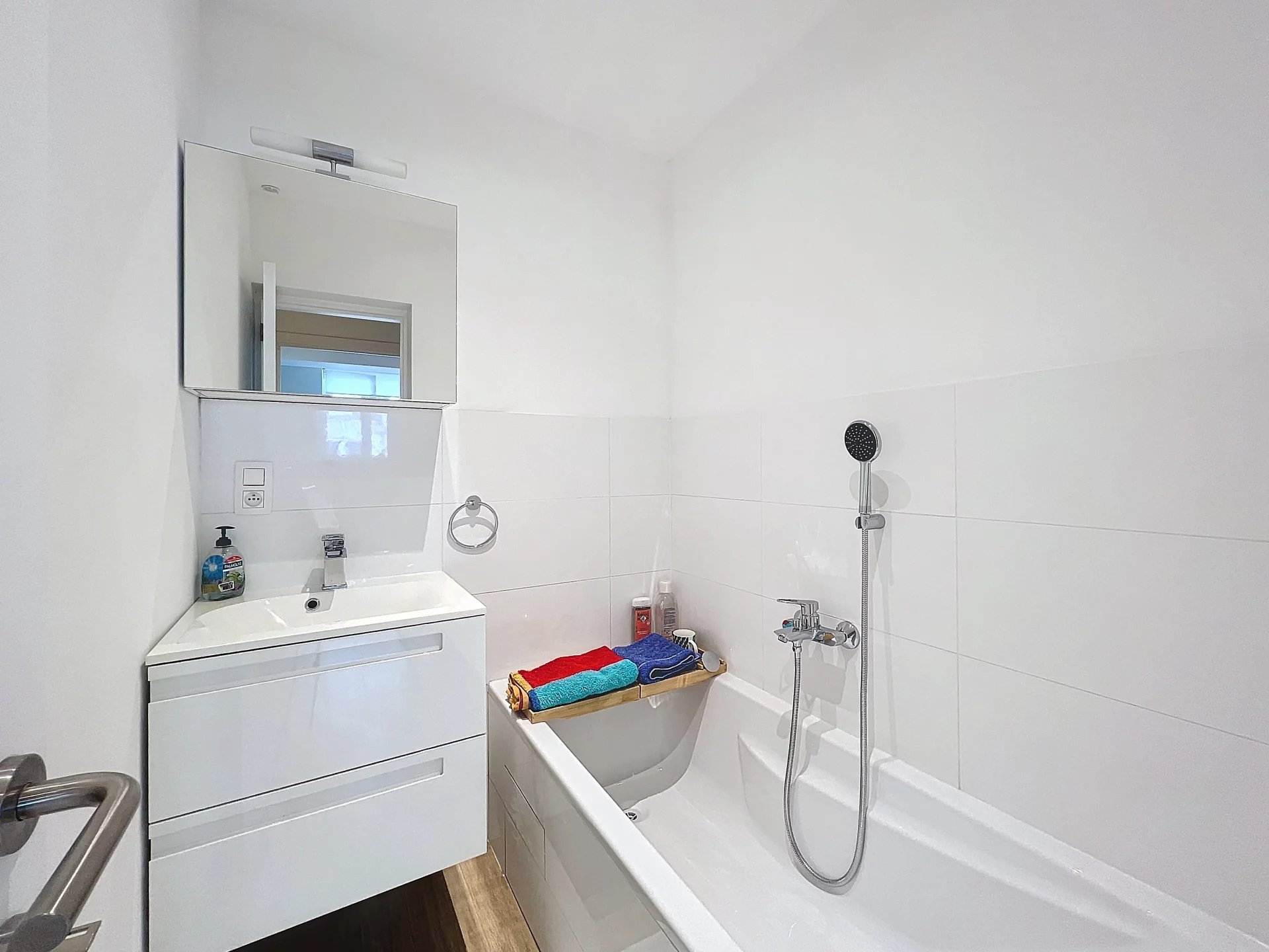 Apartment 3 bedrooms , 1 office , terrace