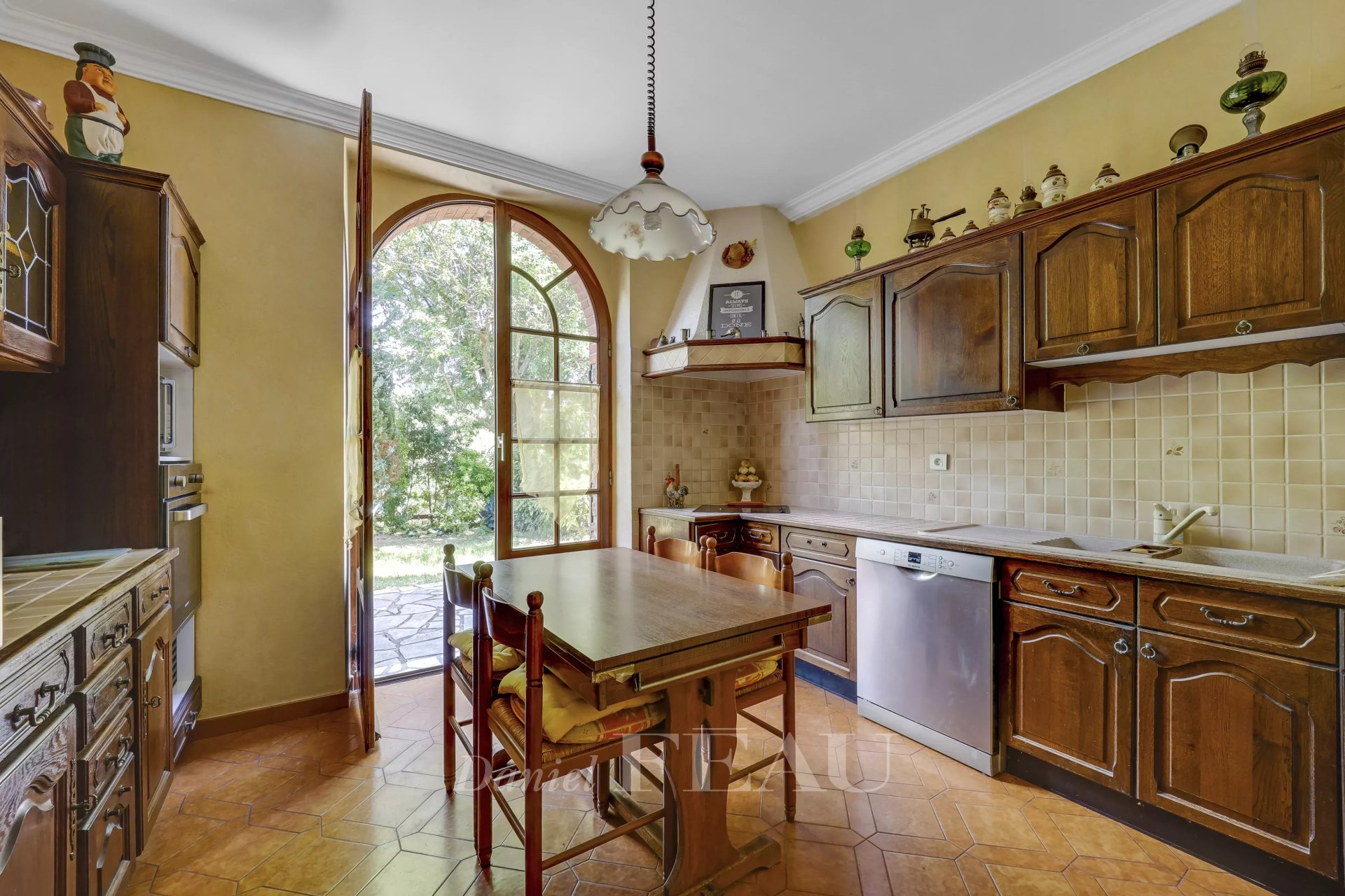 6 Bedroom Villa/Townhouse's Image 12