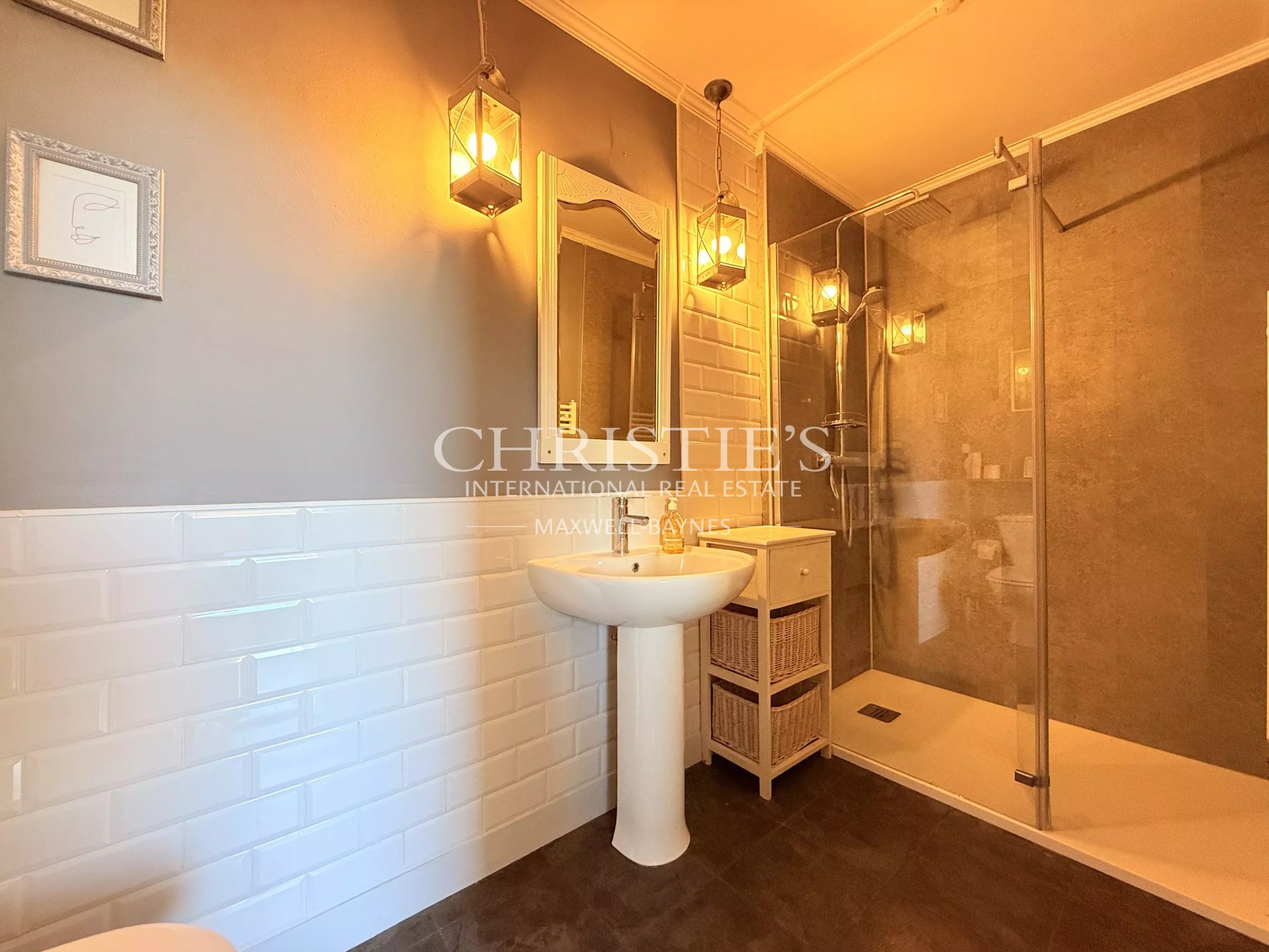 11 Bedroom Villa/Townhouse's Image 15