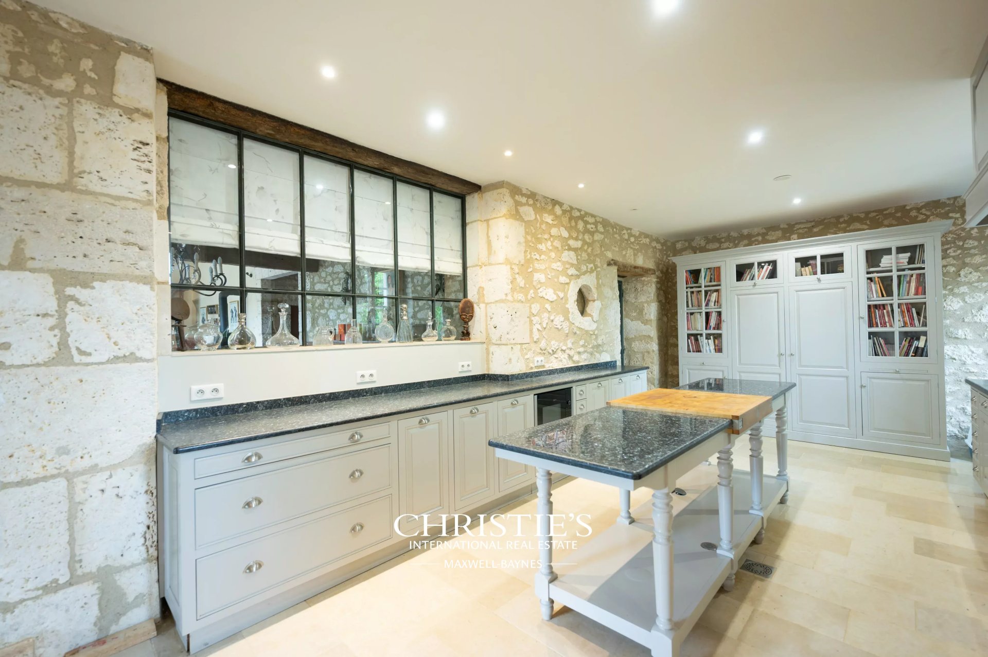 11 Bedroom Villa/Townhouse's Image 7