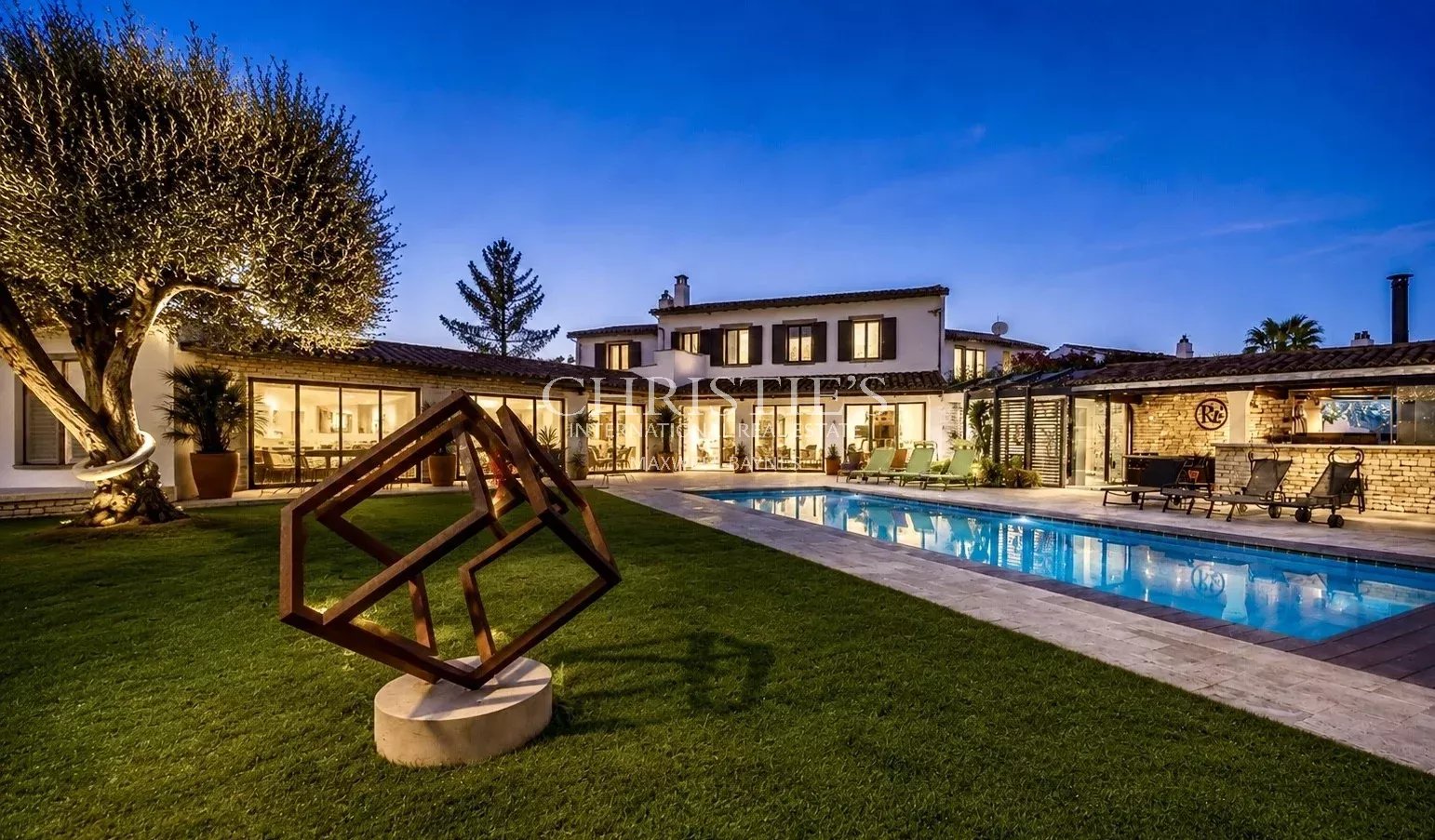 8 Bedroom Villa/Townhouse's Image 13