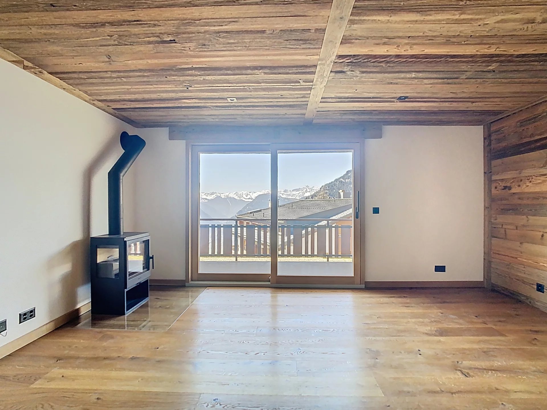 Vue imprenable, rénové à neuf!