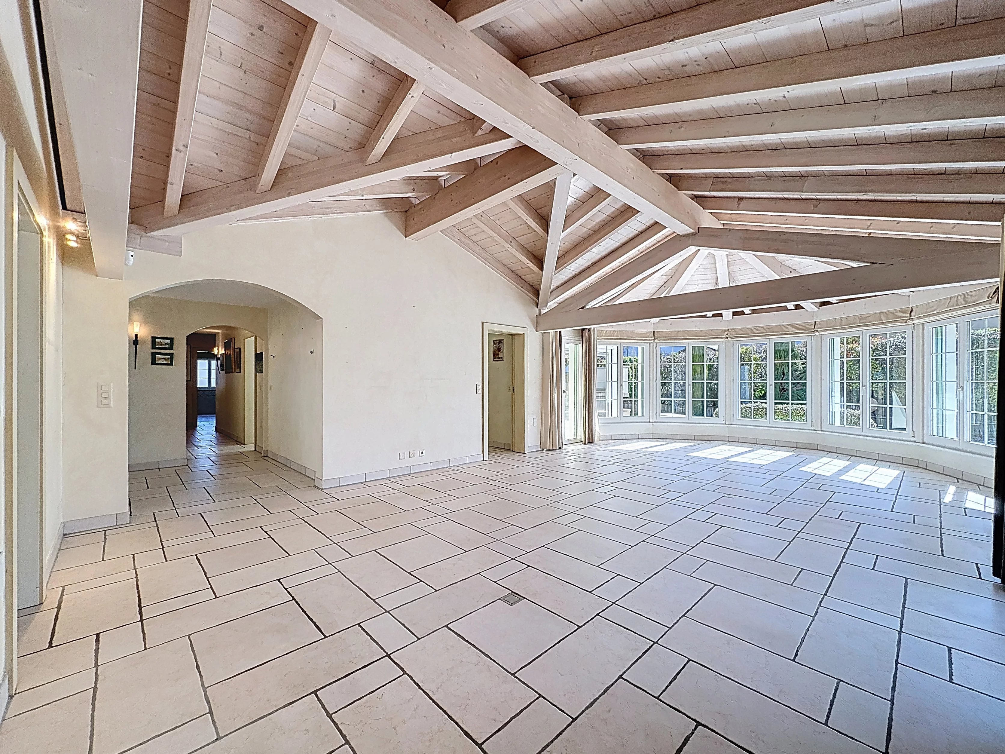 Spacieuse villa 5.5 pièces avec piscine et jardin