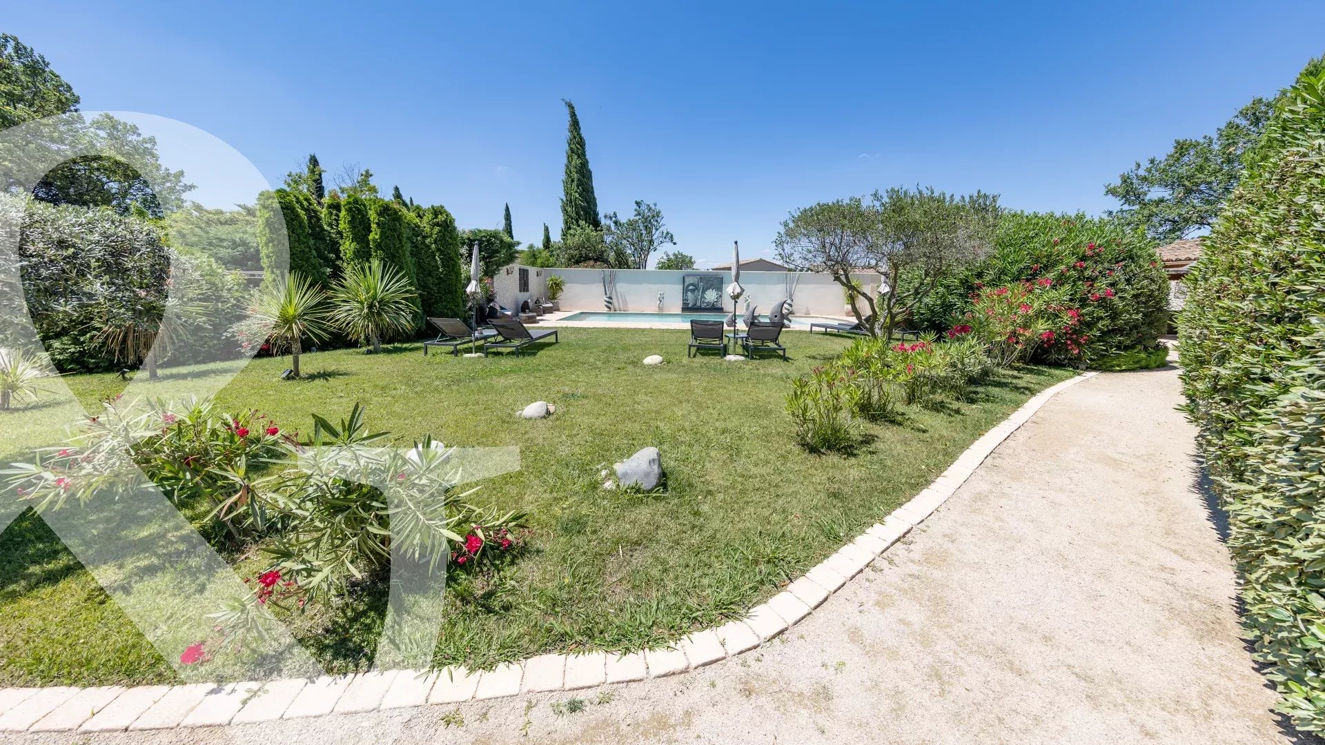 PROPRIETE AVEC 3 GITES