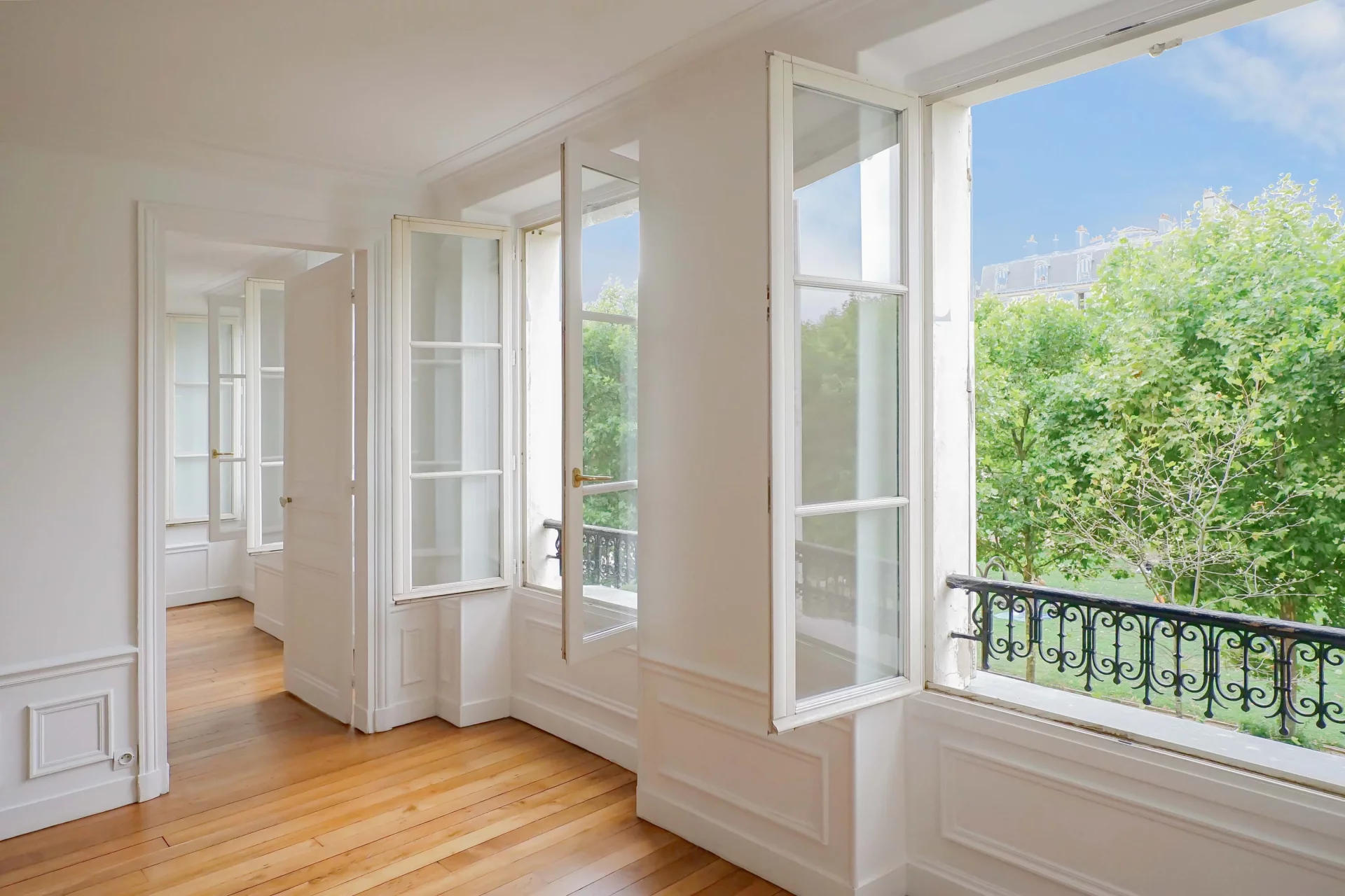 Paris 7e - PLACE DE BRETEUIL