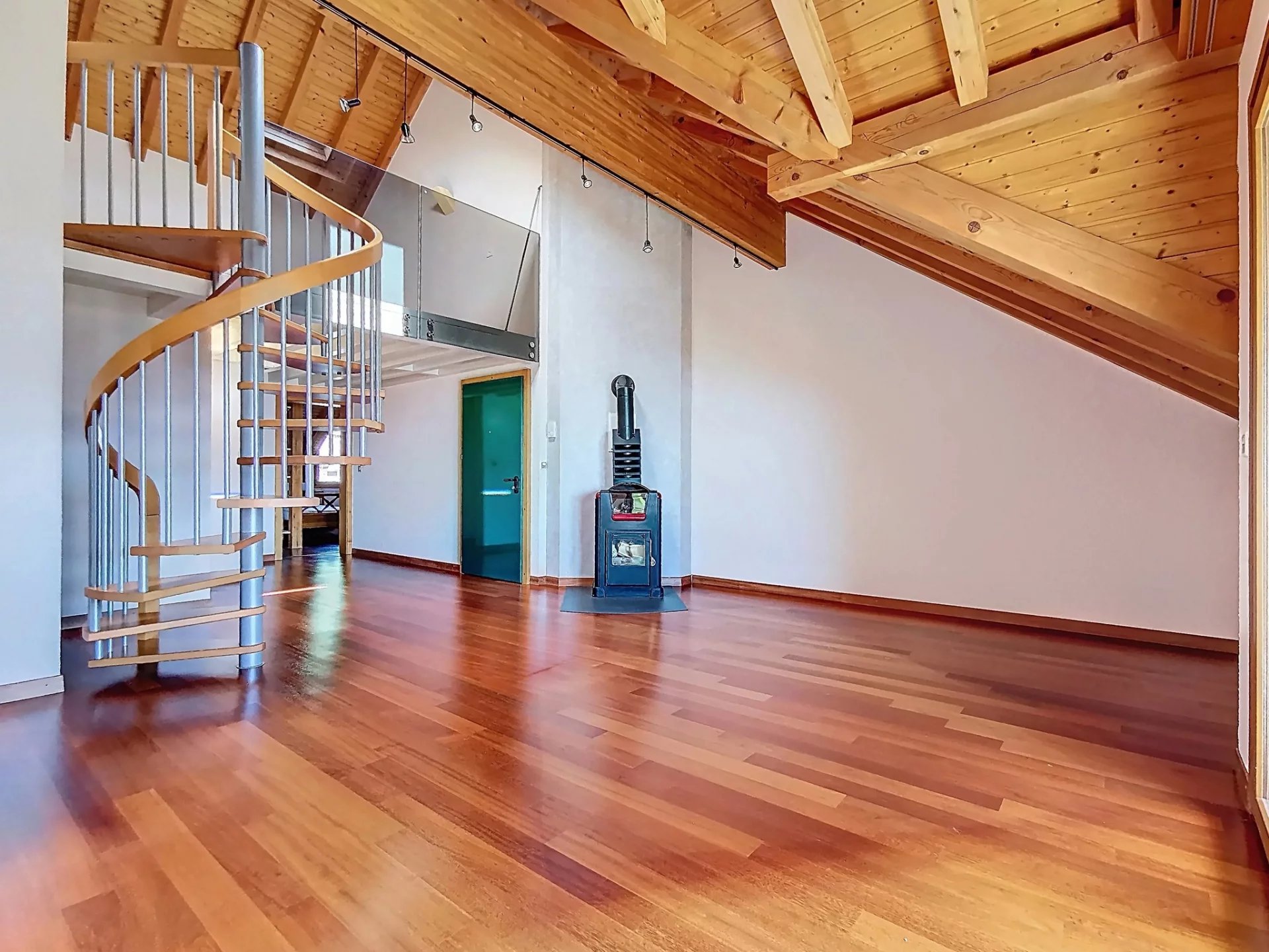 Attique avec mezzanine et balcon plein sud