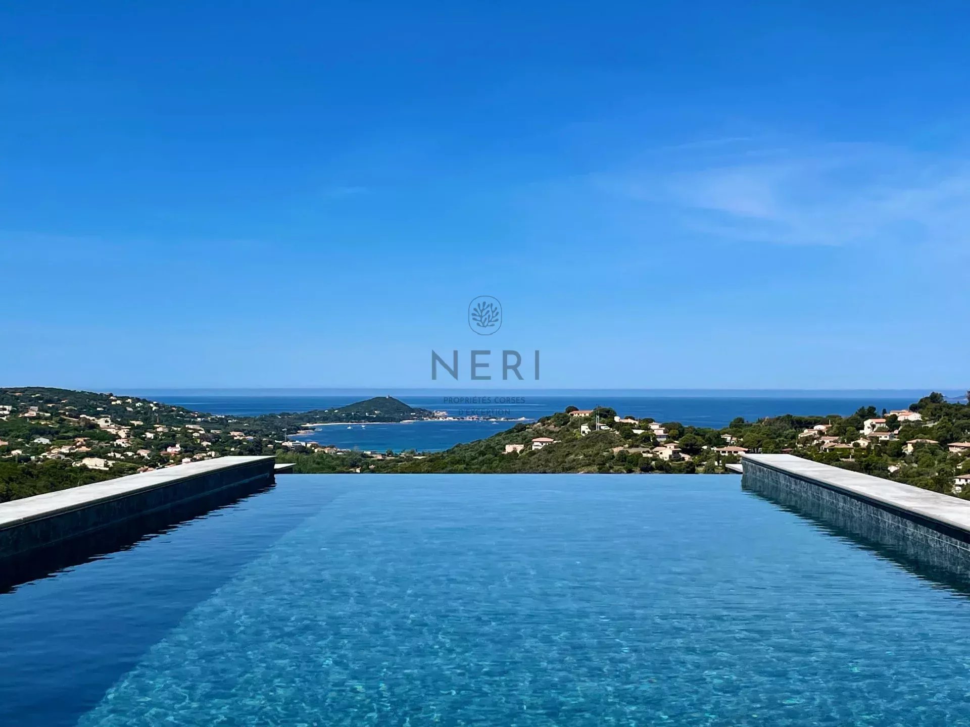 Villa GAIA-5 chambres, piscine, vue mer