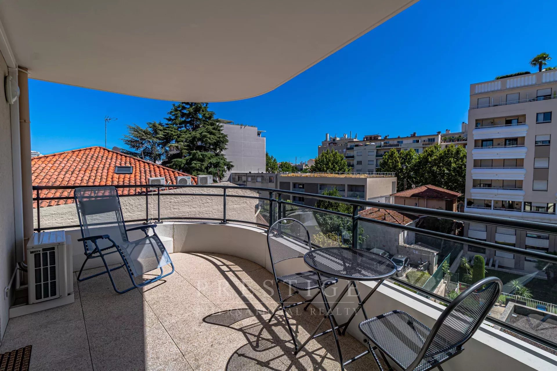 Juan les pins, 2 pièces meublé avec terrasse & parking