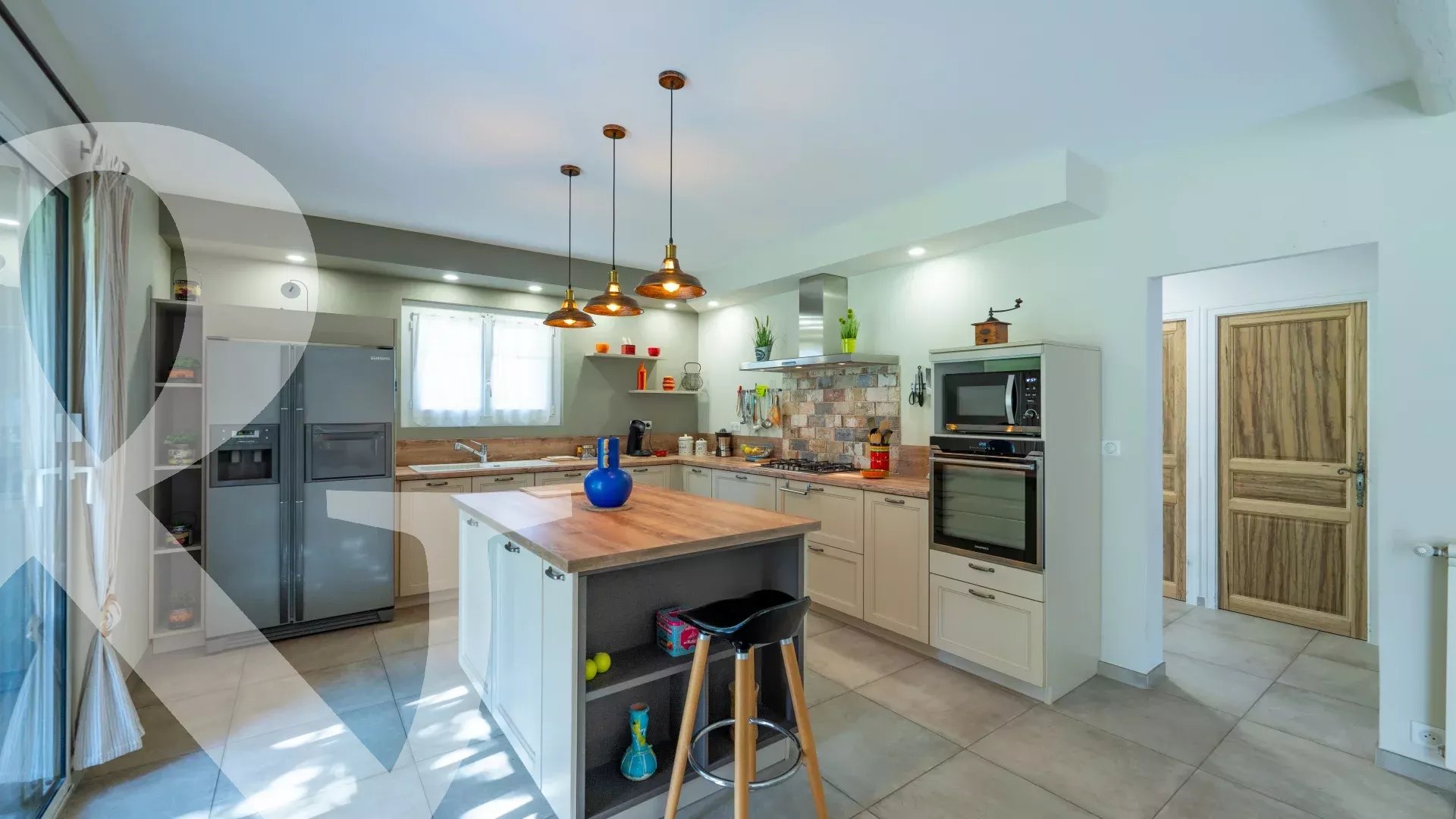 Très belle maison en pierre apparente