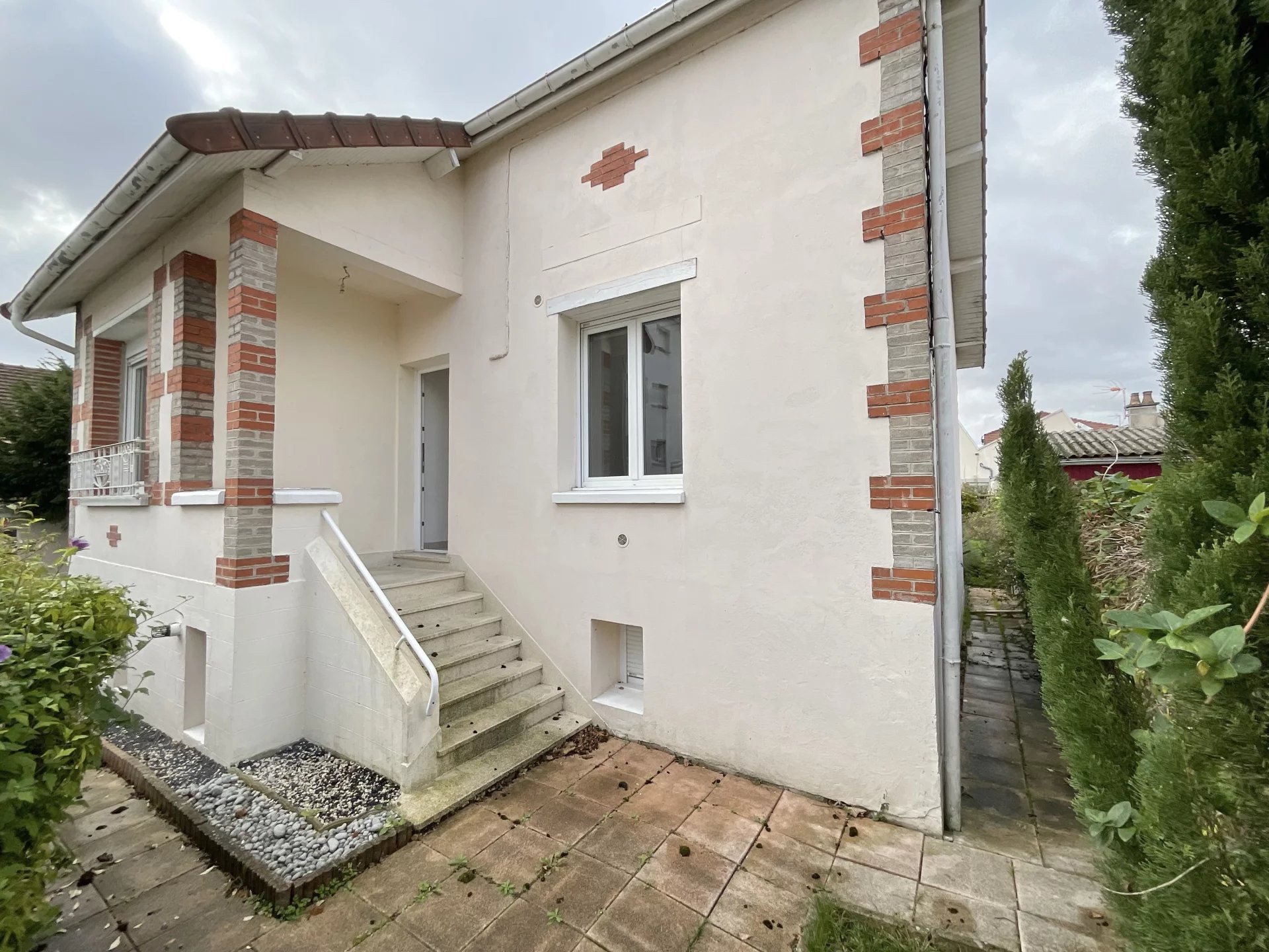 St SAVINE, TYPE 5 SUR 2 NIVEAUX , GARAGE, TERRAIN 596M2