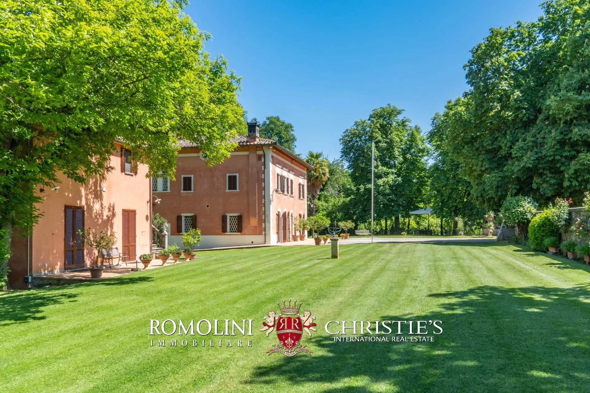 8 Bedroom Villa/Townhouse's Image 59