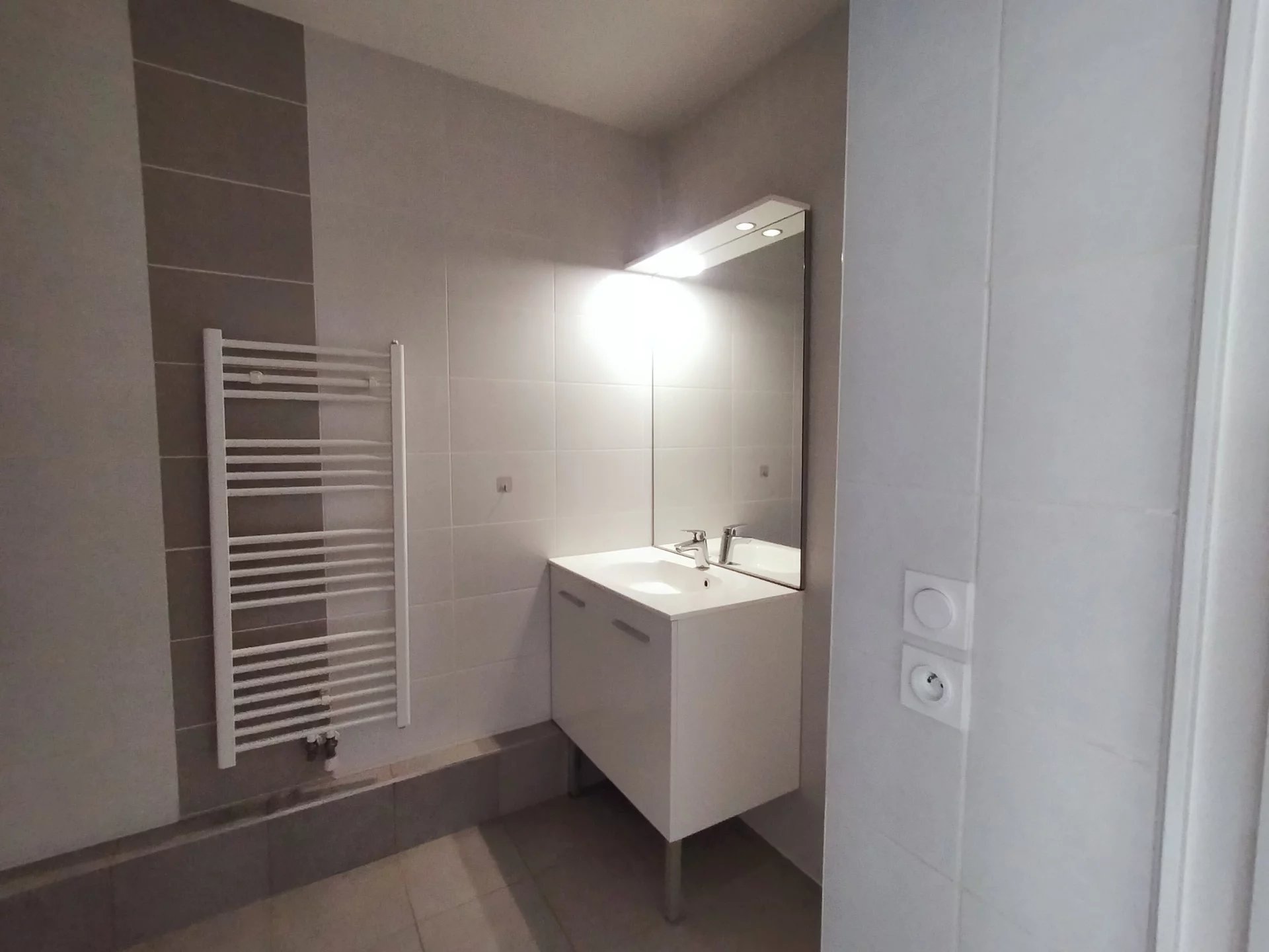 480610 Location Villeurbanne