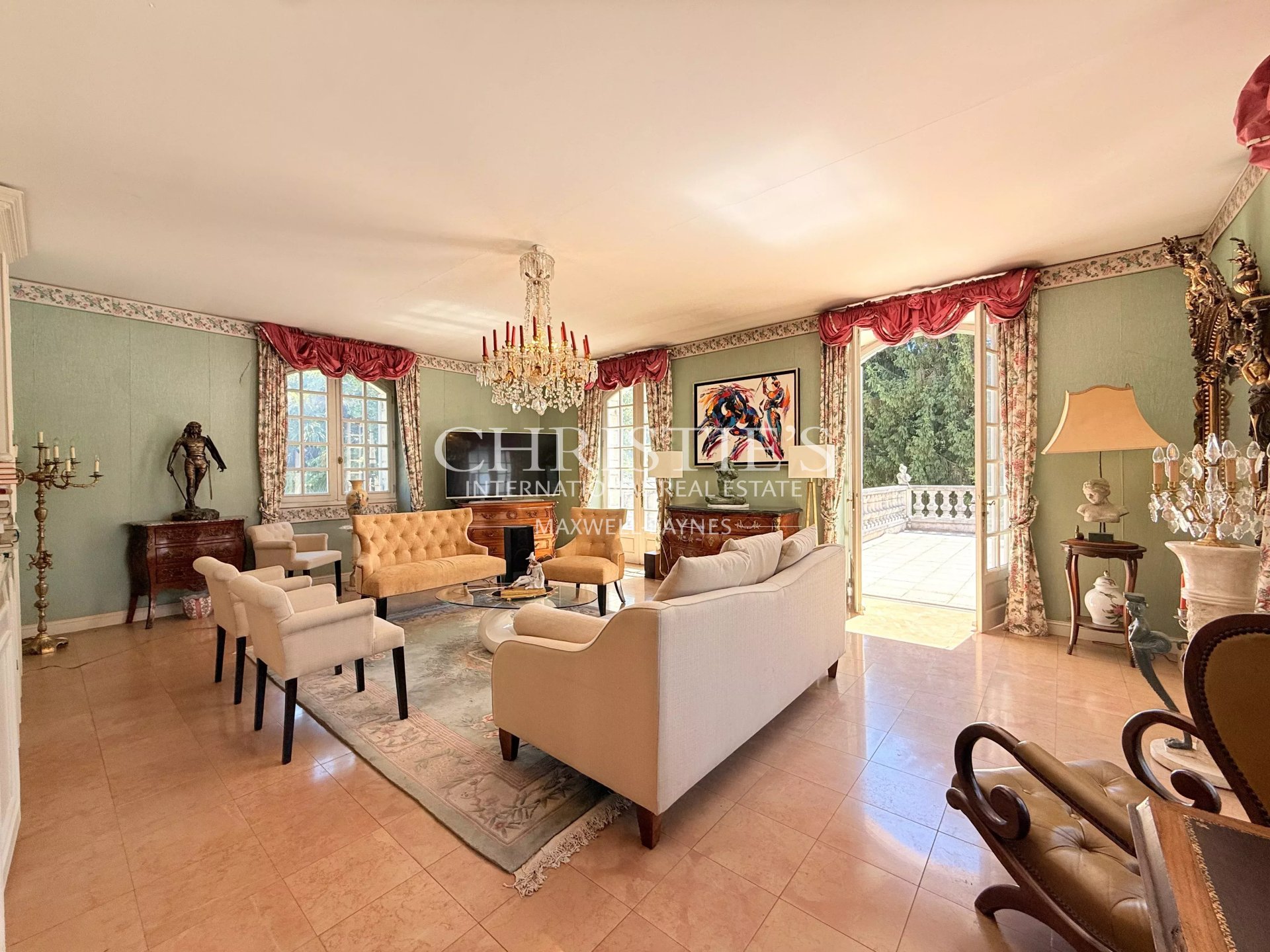 11 Bedroom Villa/Townhouse's Image 11