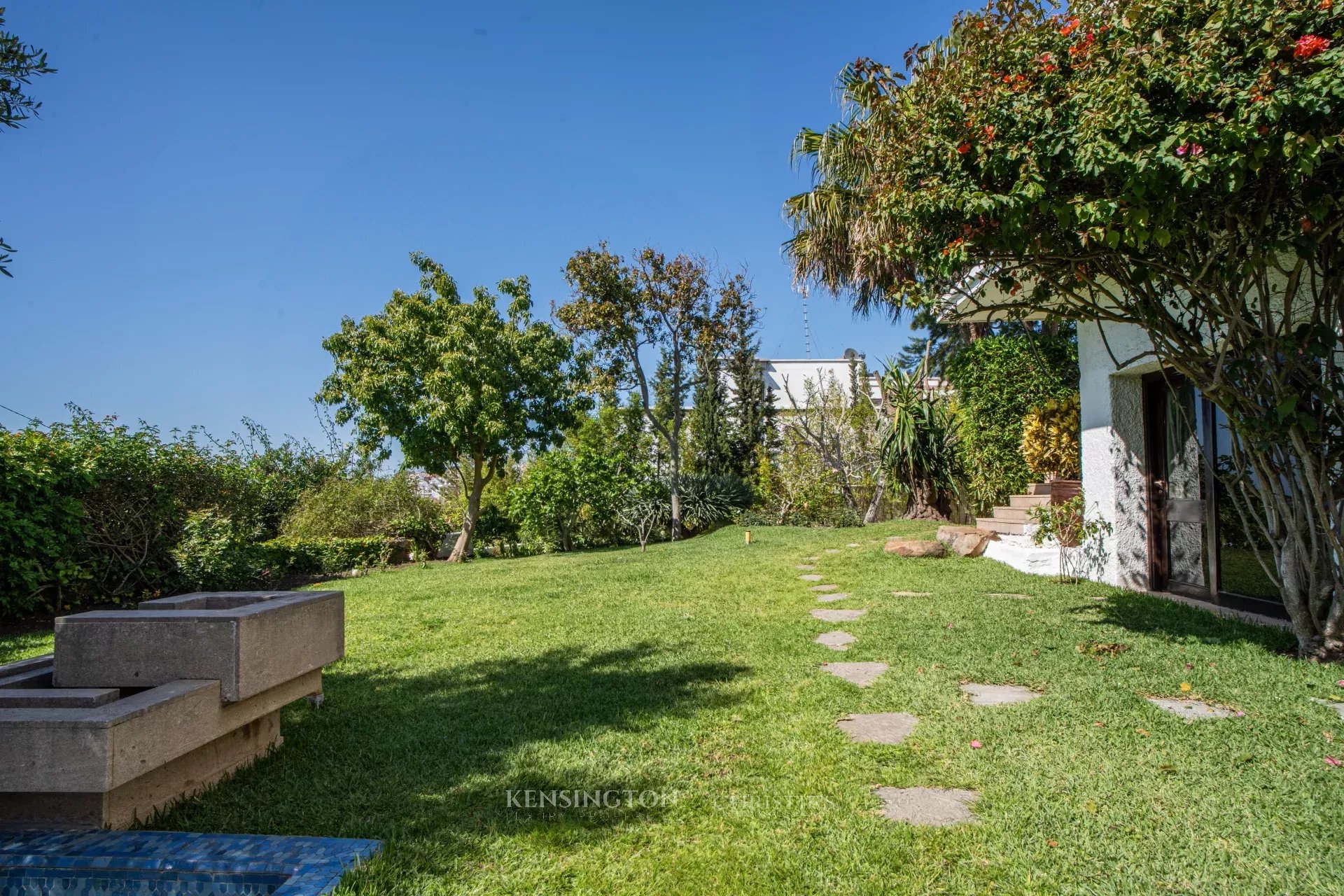 6 Bedroom Villa/Townhouse's Image 4