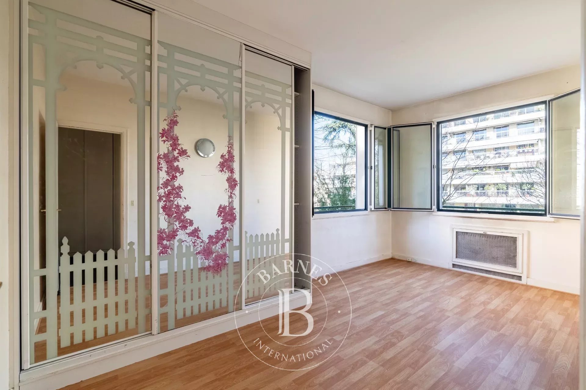 Exclusive listing - Neuilly-Golden Triangle - 3-bed apartment - Quiet and green surroundings - Balcony - picture 15