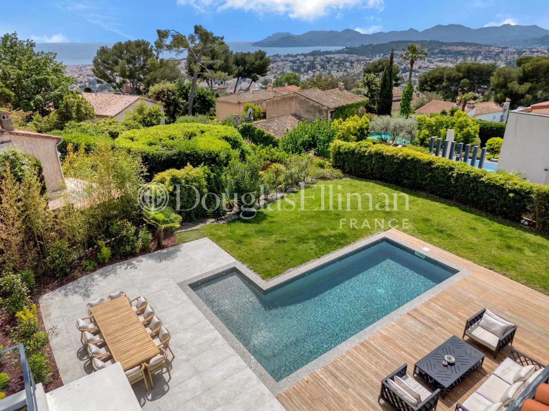 LE CANNET – Superbe villa rénovée avec vue mer - Image nᵒ2