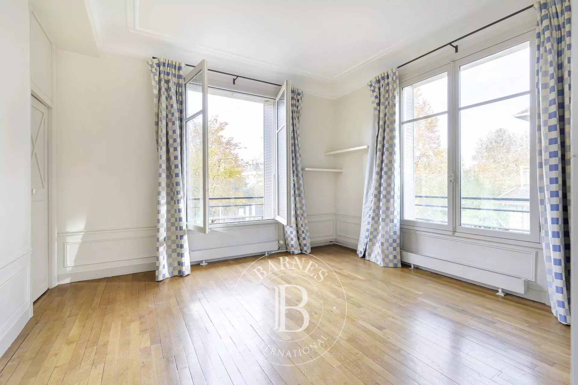 1930s MANSION - PRIVATE STREET - GARDEN - NEUILLY / SAUSSAYE-PERRONET - picture 18