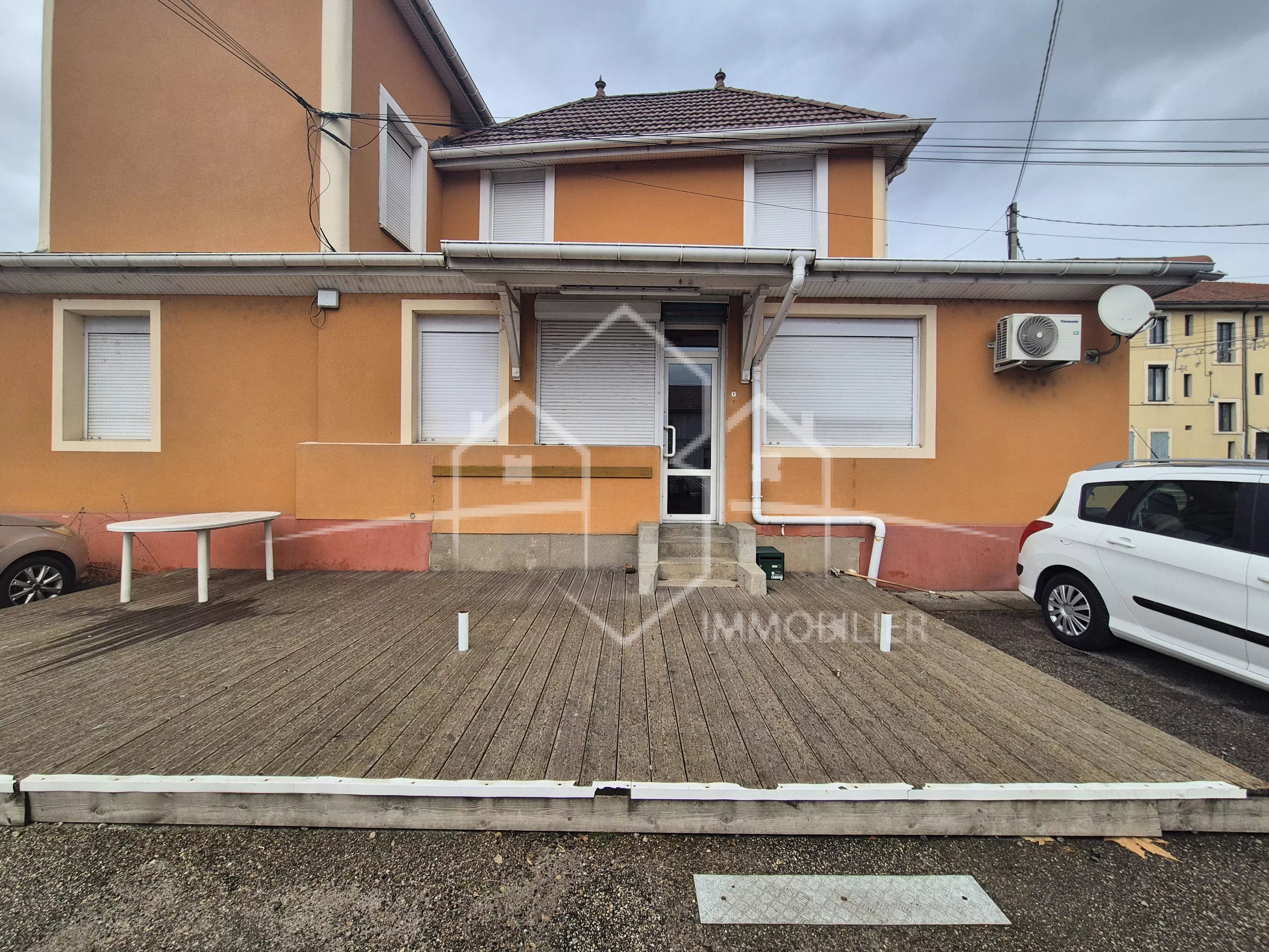 Local commercial à louer à Beaurepaire, 95,1 m²
