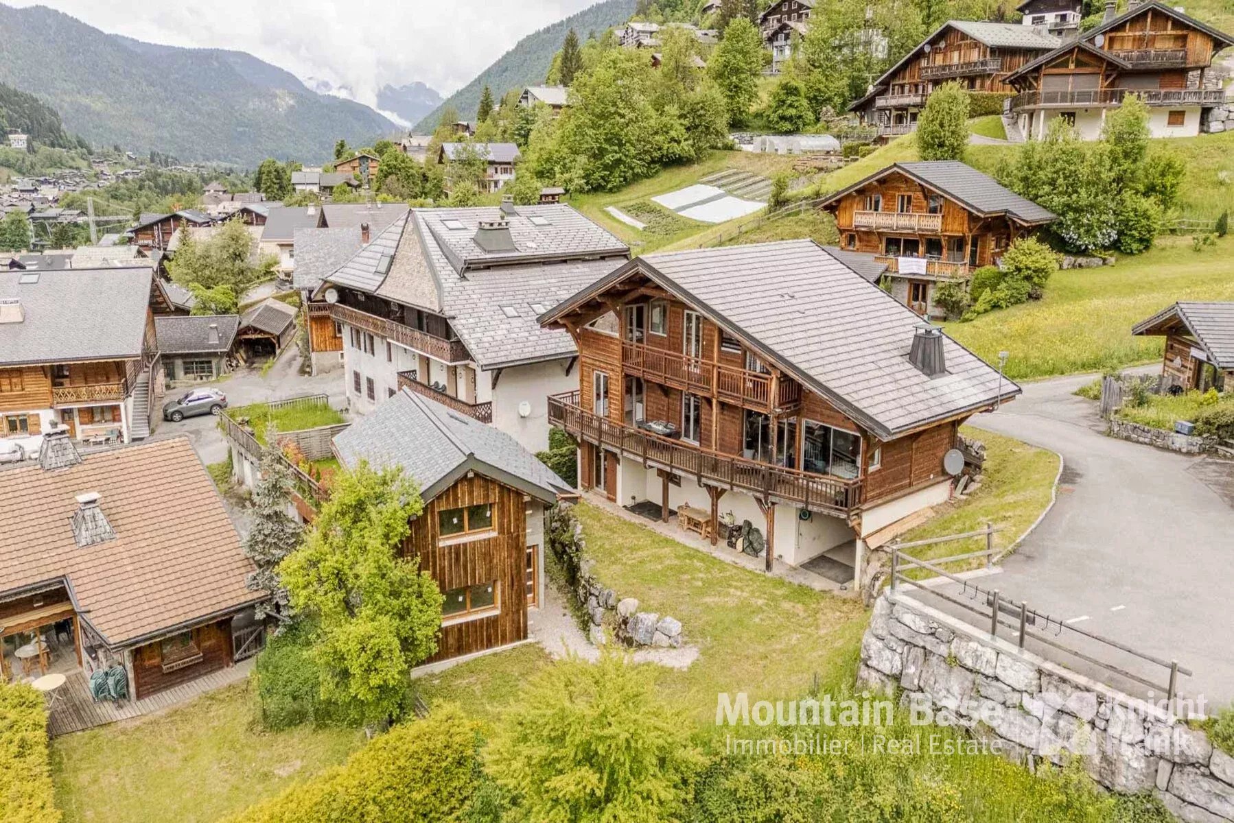 Photo of Stylish 5 bedroom chalet in central Morzine