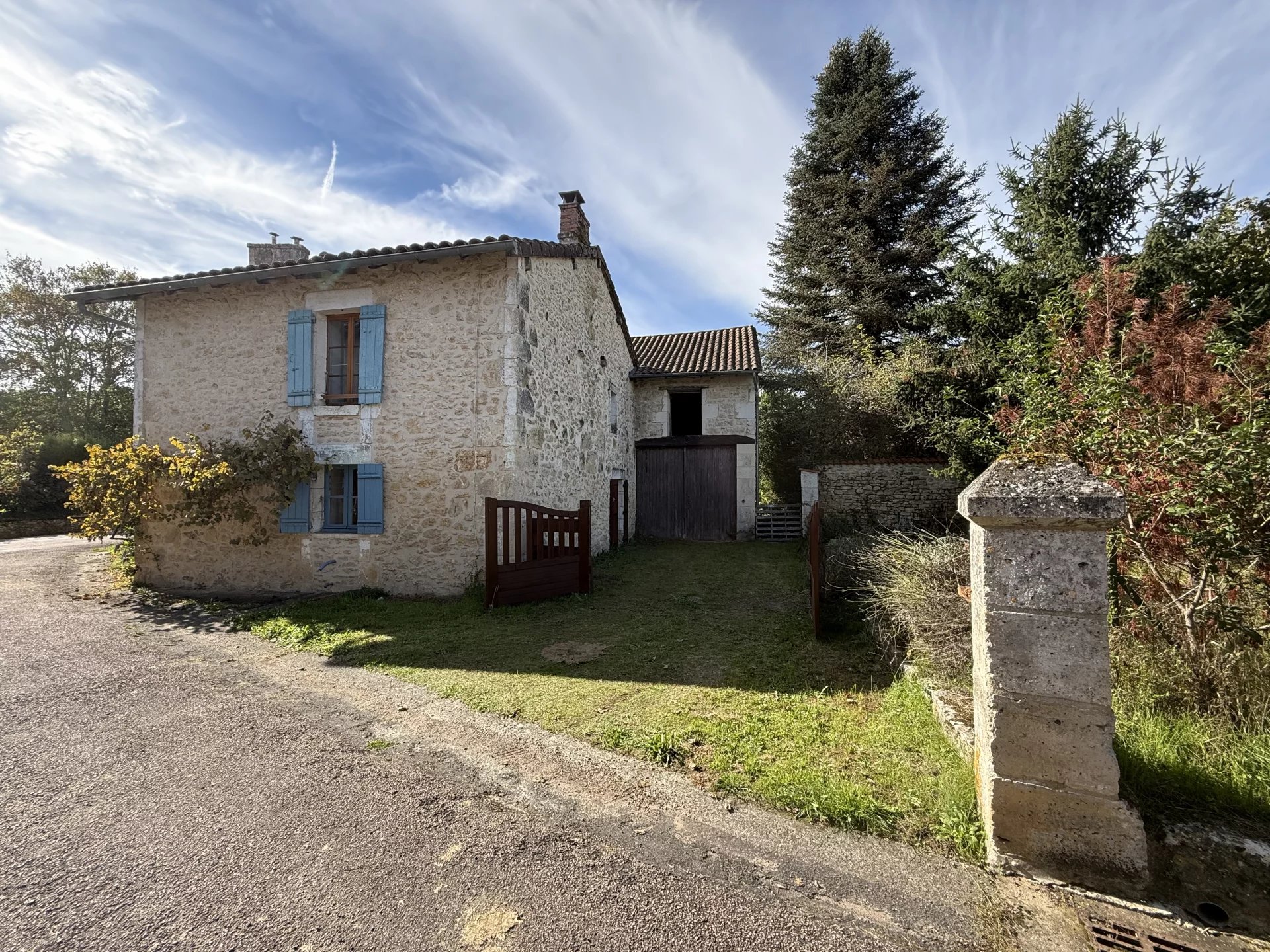House in Saint-Pardoux-la-Riviere - Image 2