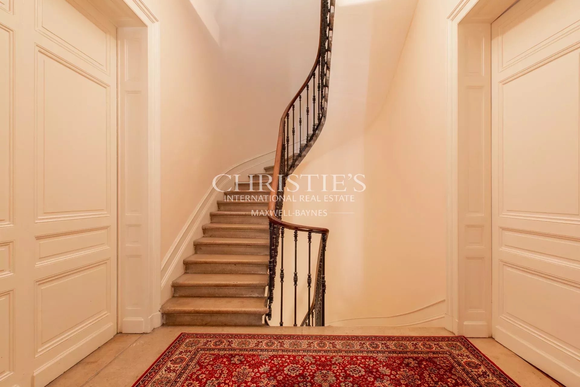 7 Bedroom Villa/Townhouse's Image 12