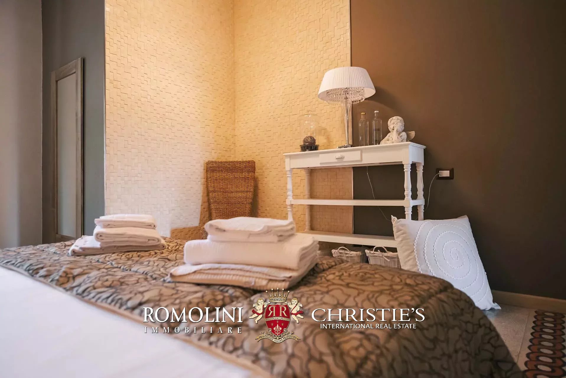 8 Bedroom Villa/Townhouse's Image 78